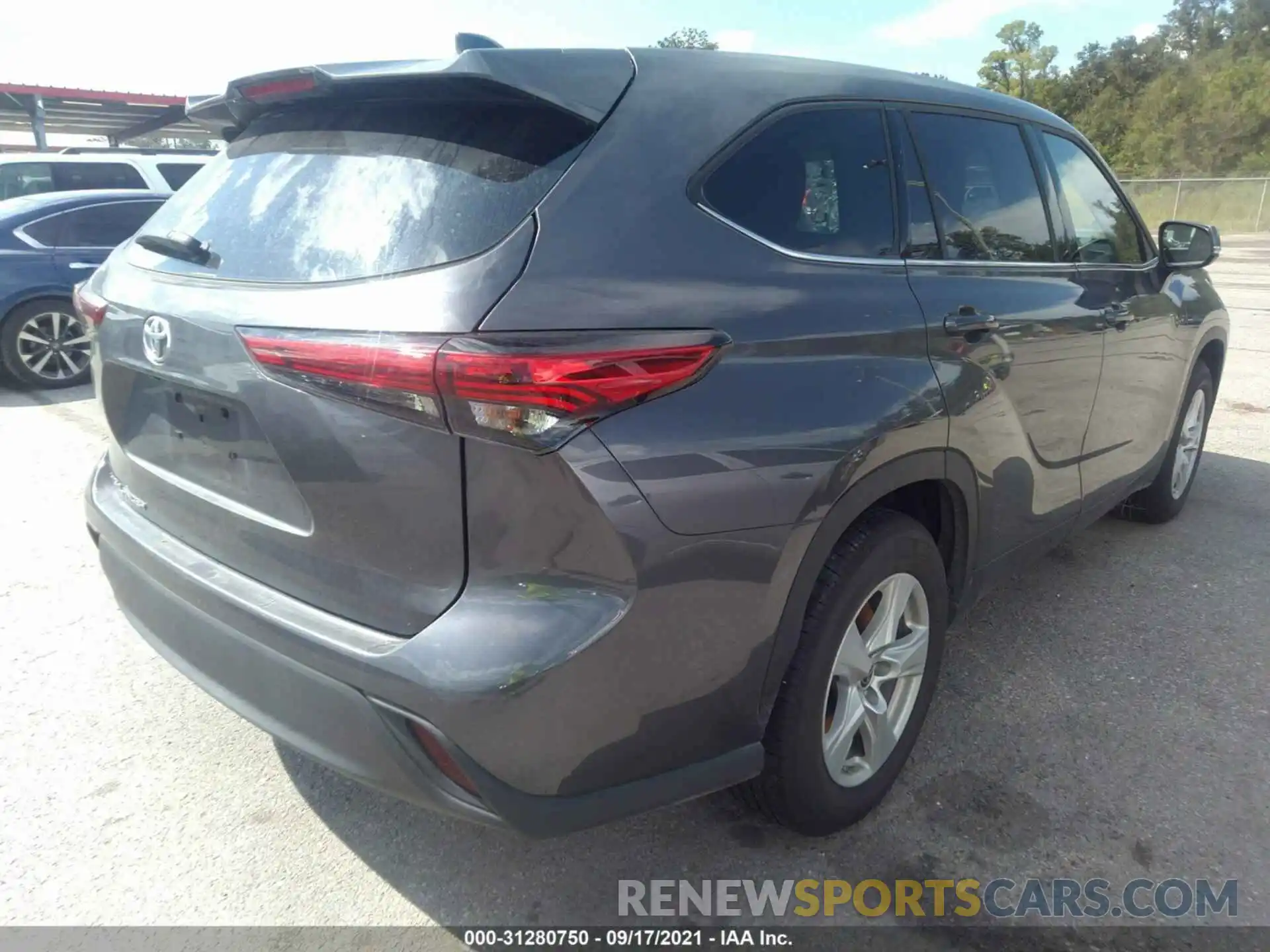 4 Photograph of a damaged car 5TDCZRAH5MS524033 TOYOTA HIGHLANDER 2021