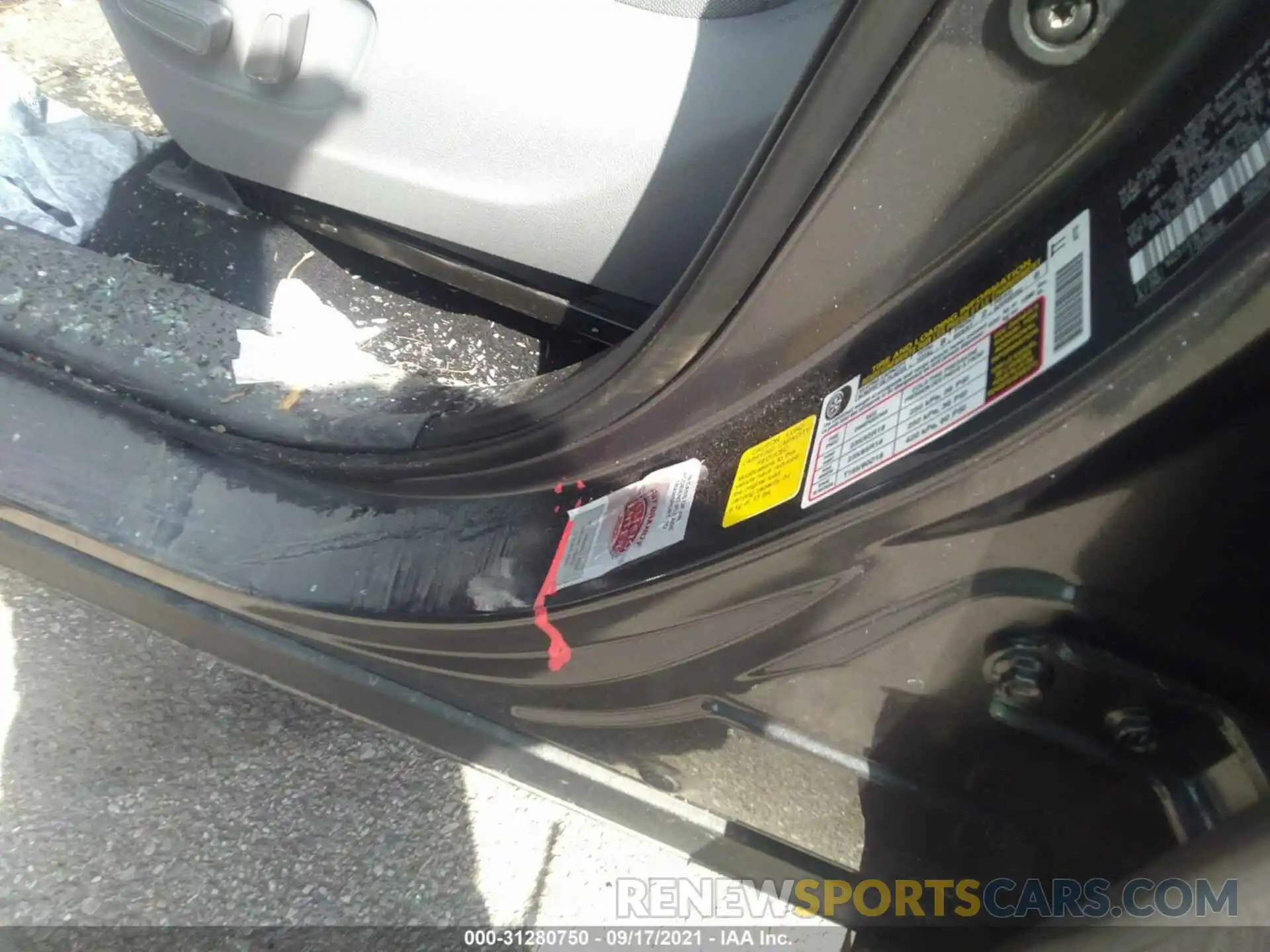 6 Photograph of a damaged car 5TDCZRAH5MS524033 TOYOTA HIGHLANDER 2021