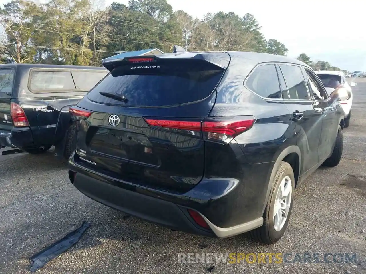 4 Photograph of a damaged car 5TDCZRAH5MS529975 TOYOTA HIGHLANDER 2021