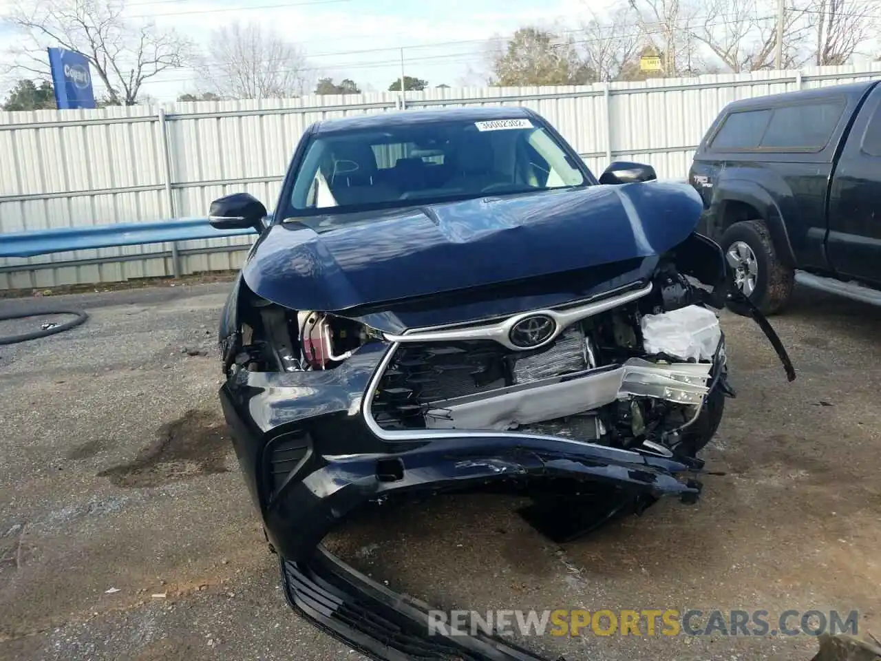 9 Photograph of a damaged car 5TDCZRAH5MS529975 TOYOTA HIGHLANDER 2021