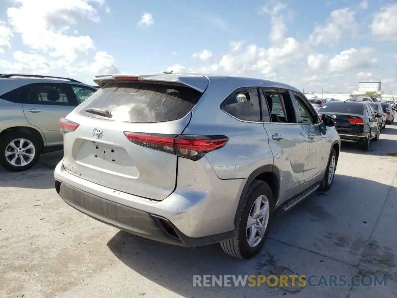 4 Photograph of a damaged car 5TDCZRAH5MS530835 TOYOTA HIGHLANDER 2021