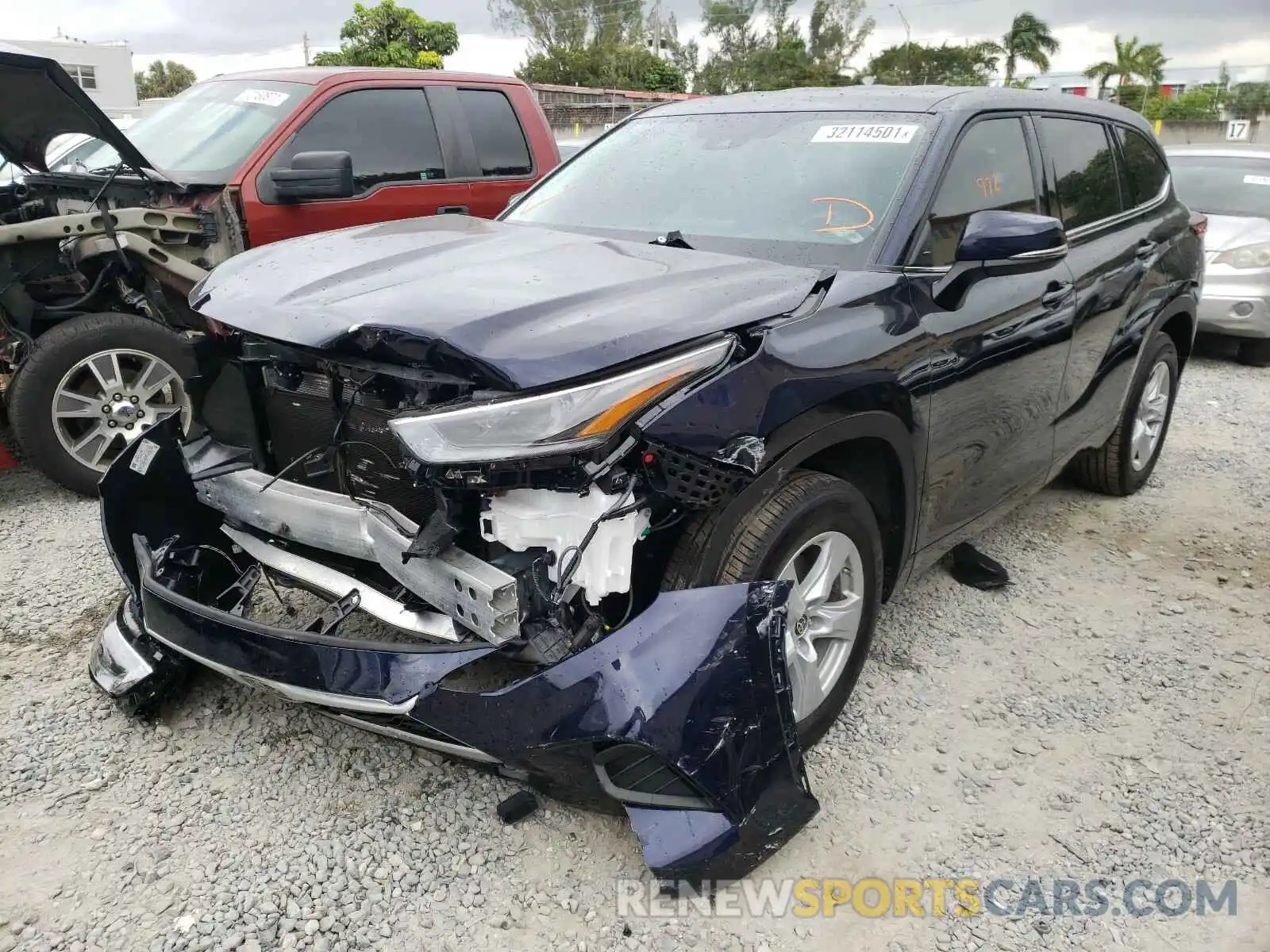 2 Photograph of a damaged car 5TDCZRAH6MS033759 TOYOTA HIGHLANDER 2021