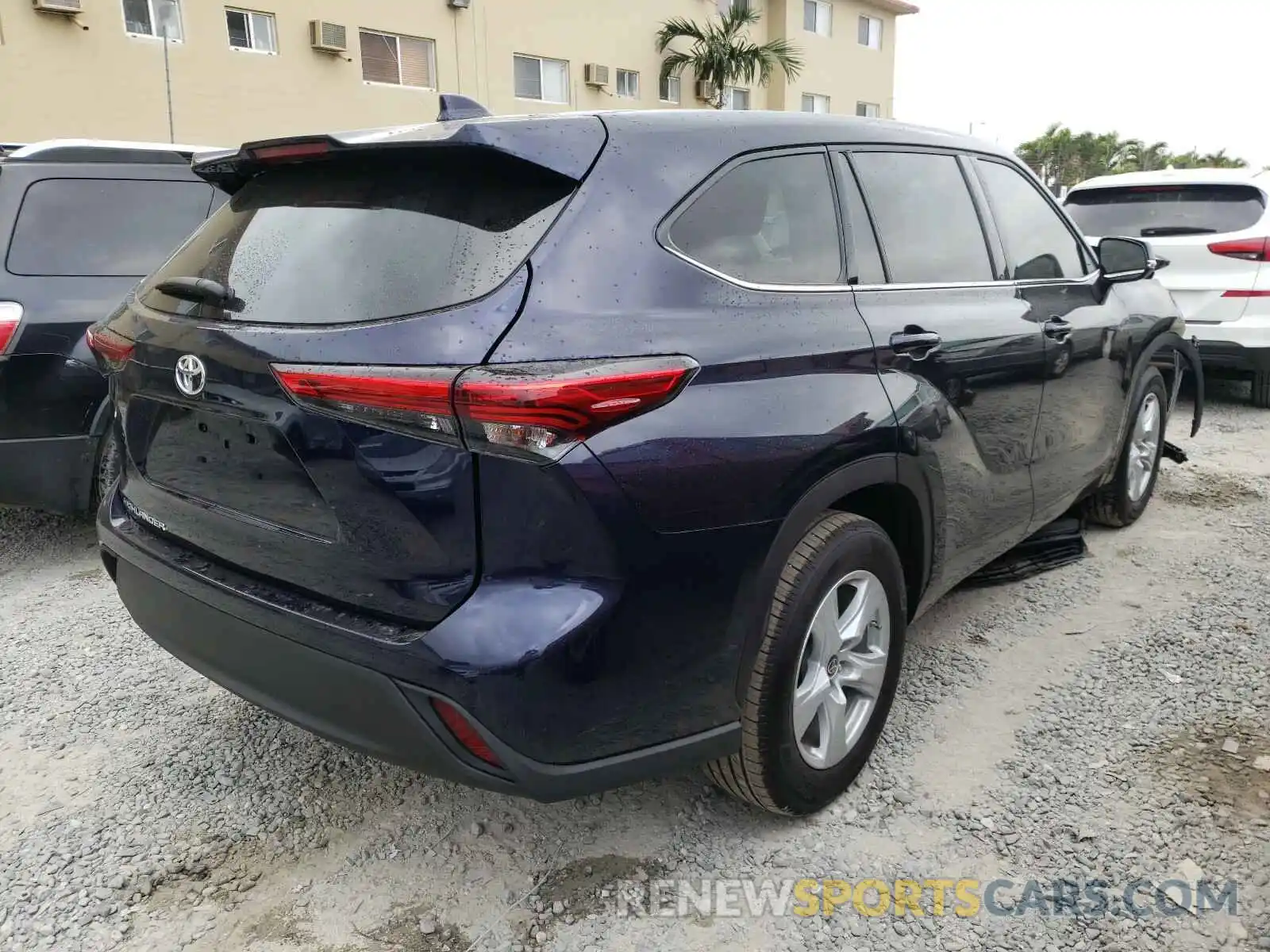 4 Photograph of a damaged car 5TDCZRAH6MS033759 TOYOTA HIGHLANDER 2021