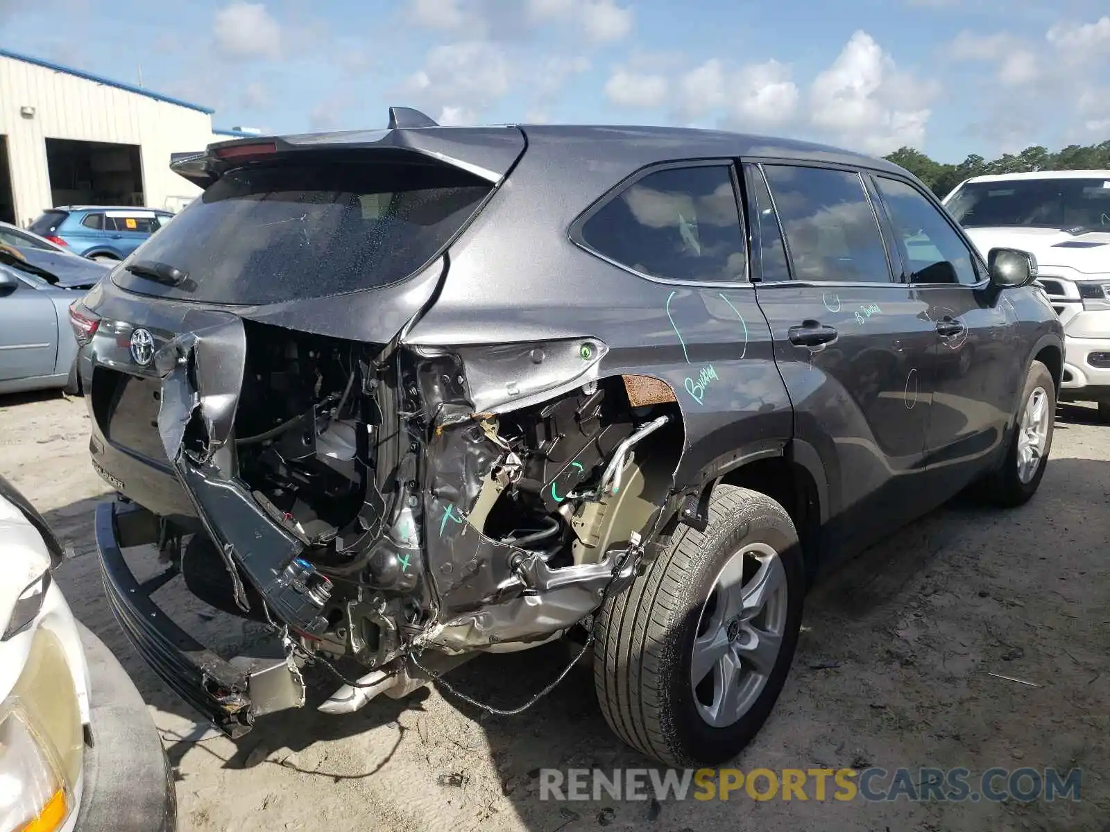 4 Photograph of a damaged car 5TDCZRAH6MS043188 TOYOTA HIGHLANDER 2021