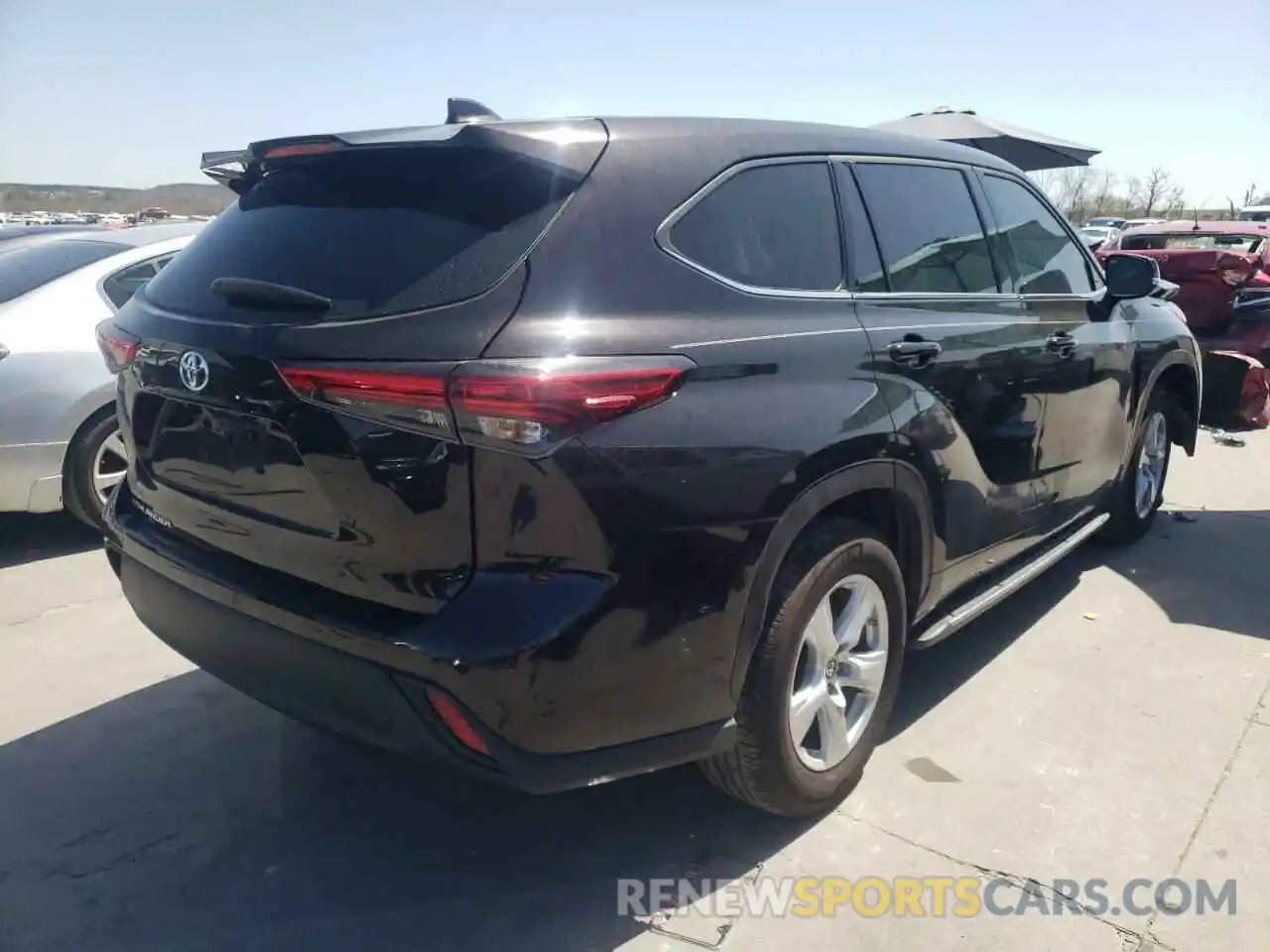 4 Photograph of a damaged car 5TDCZRAH6MS056698 TOYOTA HIGHLANDER 2021