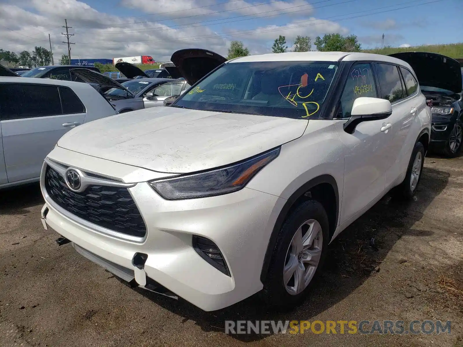 2 Photograph of a damaged car 5TDCZRAH6MS067703 TOYOTA HIGHLANDER 2021