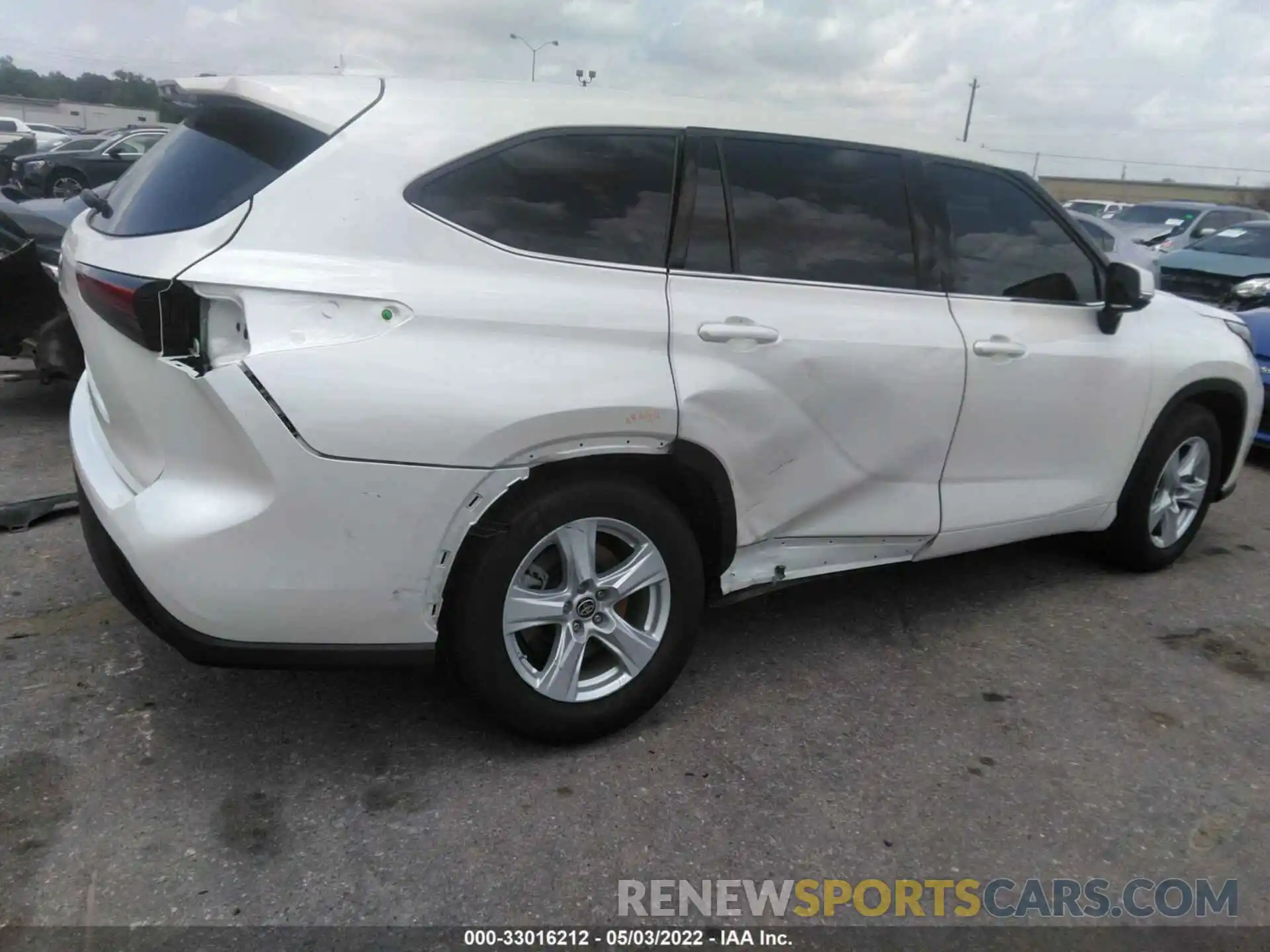 4 Photograph of a damaged car 5TDCZRAH7MS520162 TOYOTA HIGHLANDER 2021