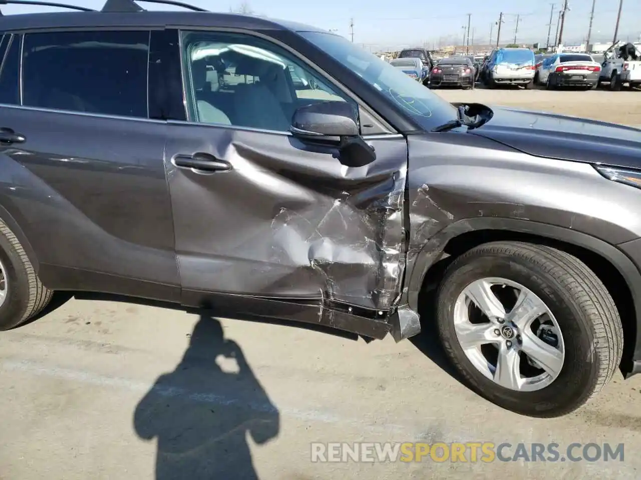 9 Photograph of a damaged car 5TDCZRAH7MS528312 TOYOTA HIGHLANDER 2021