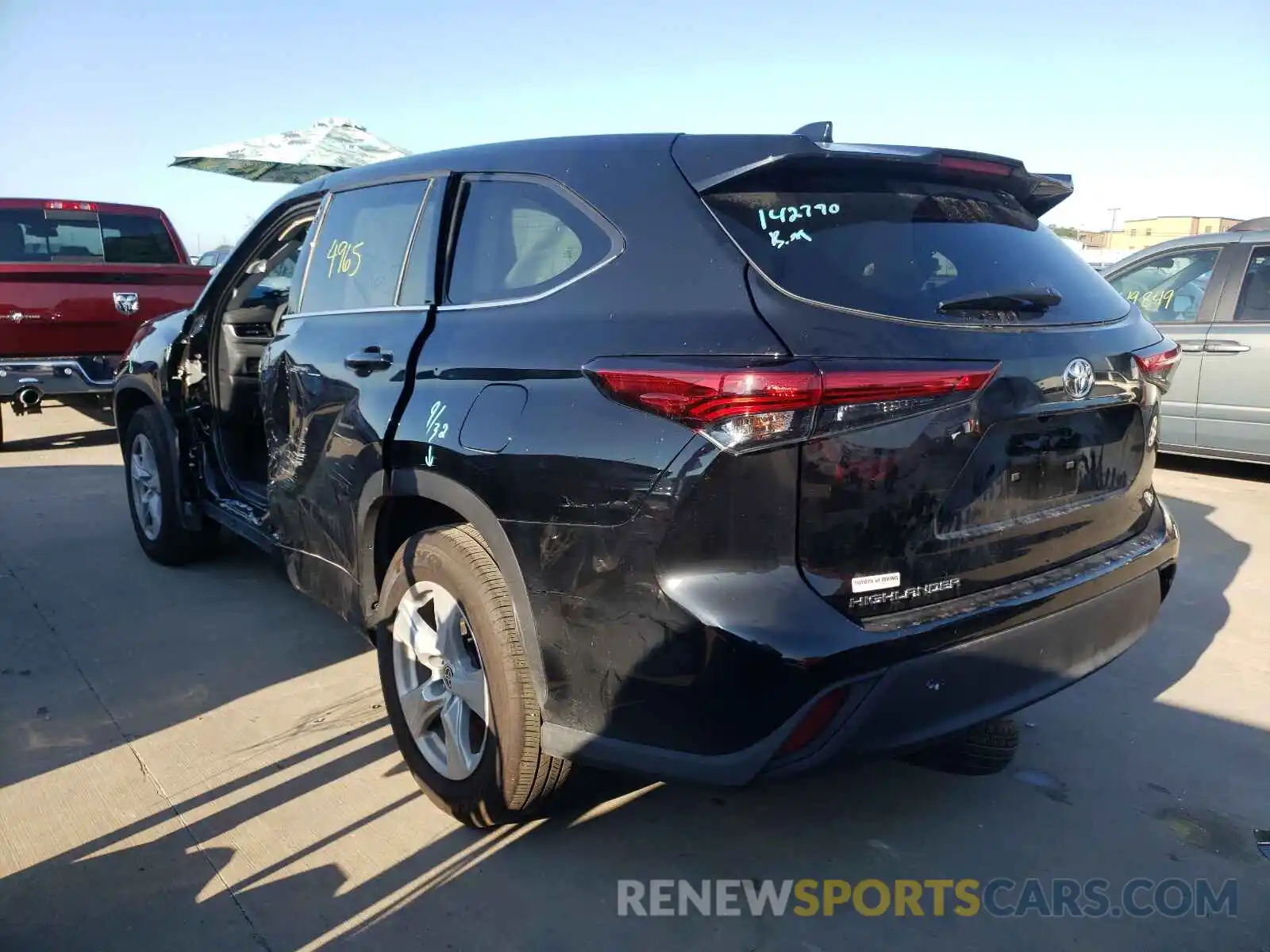 3 Photograph of a damaged car 5TDCZRAH8MS048621 TOYOTA HIGHLANDER 2021