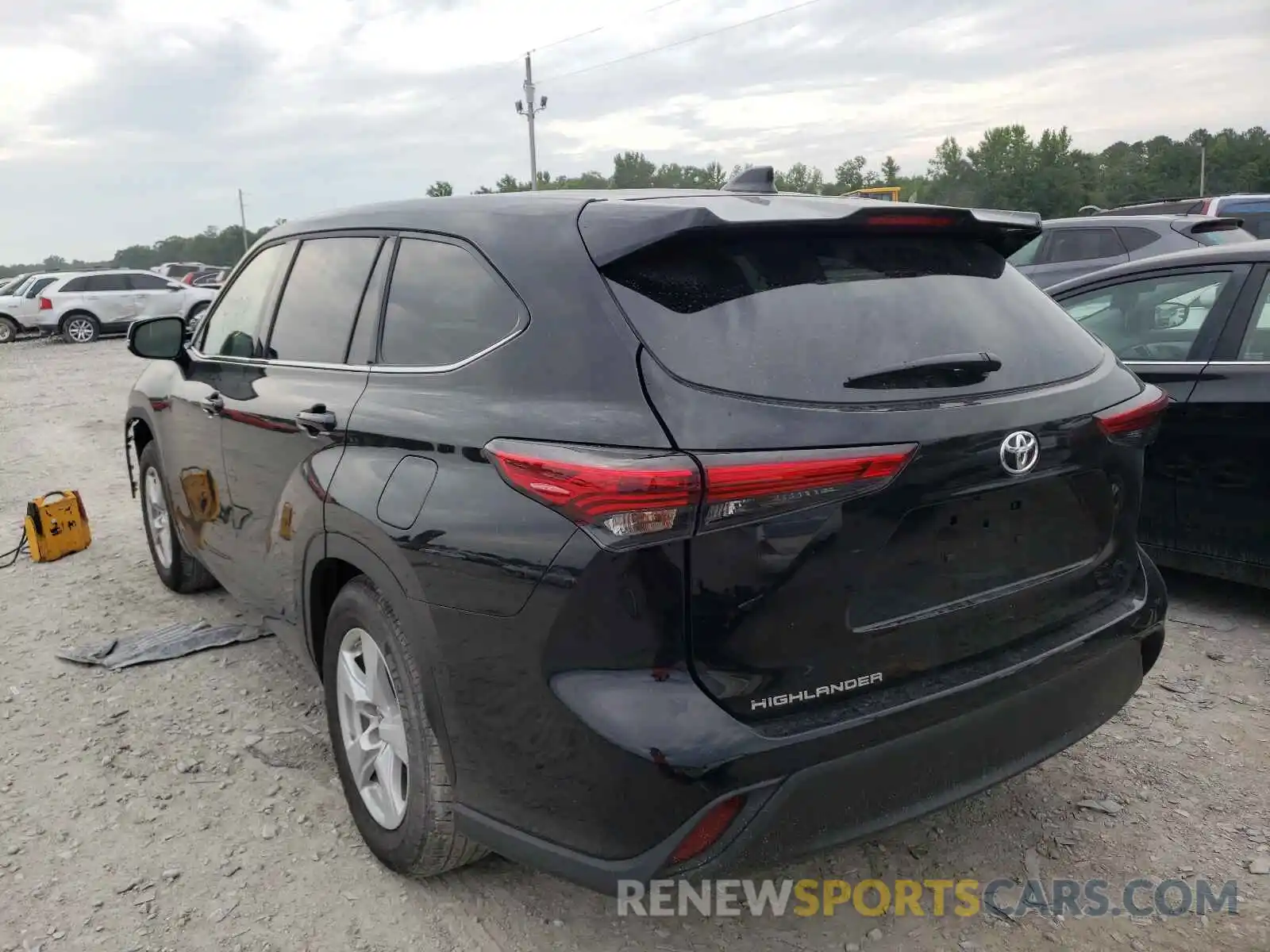 3 Photograph of a damaged car 5TDCZRAH8MS520459 TOYOTA HIGHLANDER 2021