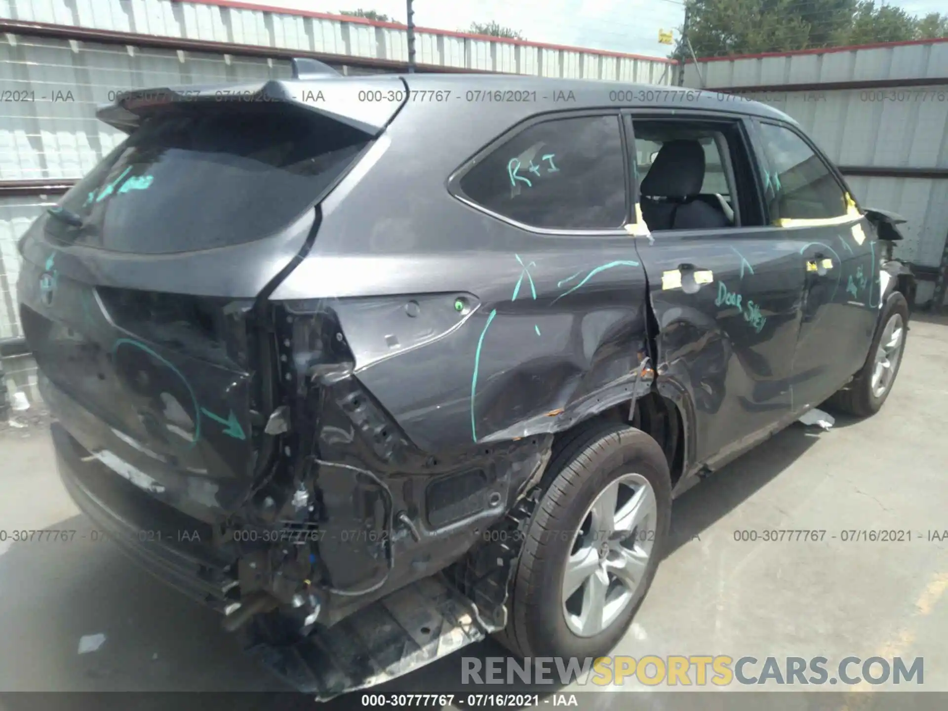 4 Photograph of a damaged car 5TDCZRAH8MS524446 TOYOTA HIGHLANDER 2021