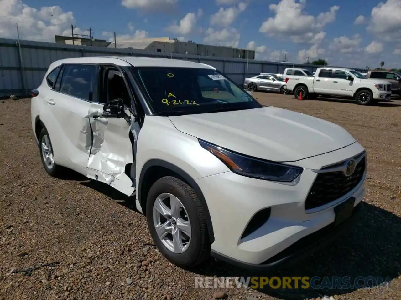 1 Photograph of a damaged car 5TDCZRAH8MS529632 TOYOTA HIGHLANDER 2021