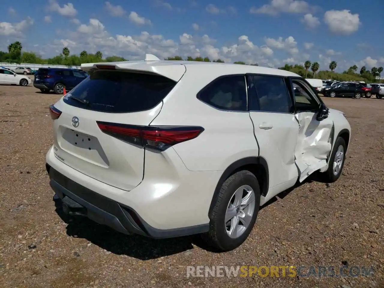 4 Photograph of a damaged car 5TDCZRAH8MS529632 TOYOTA HIGHLANDER 2021