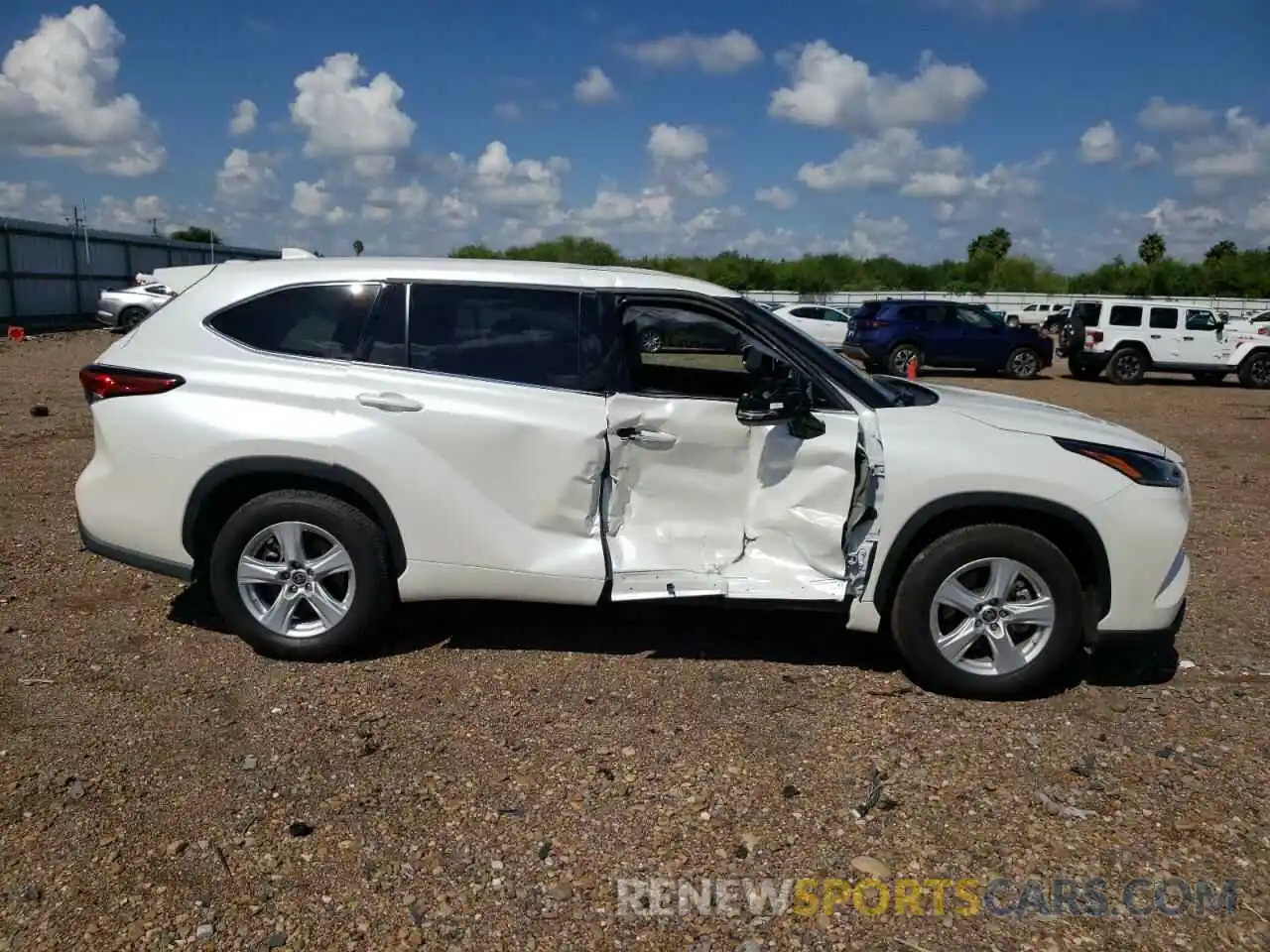 9 Photograph of a damaged car 5TDCZRAH8MS529632 TOYOTA HIGHLANDER 2021