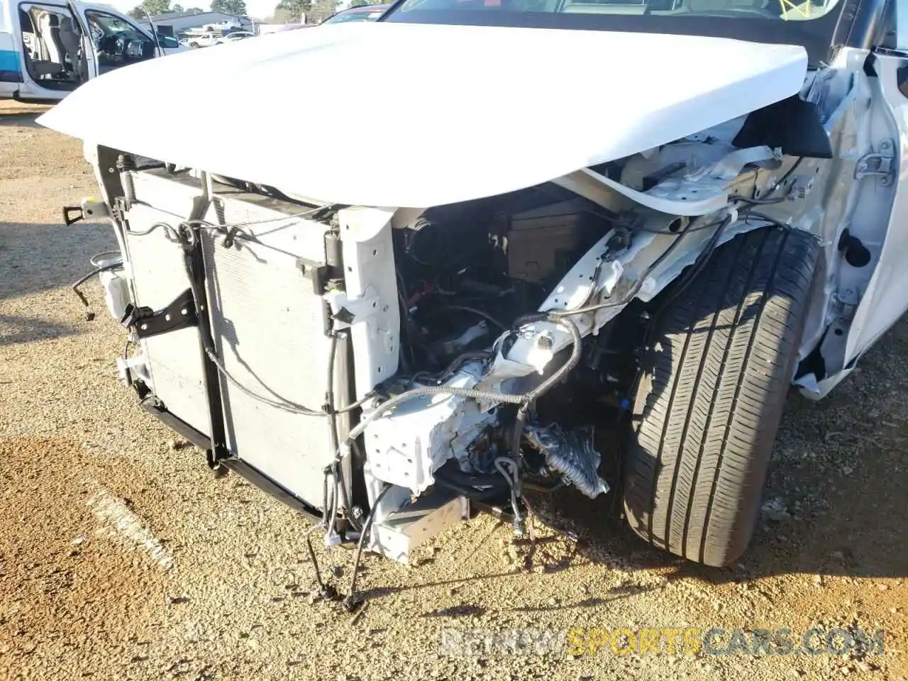 9 Photograph of a damaged car 5TDCZRAH8MS531459 TOYOTA HIGHLANDER 2021