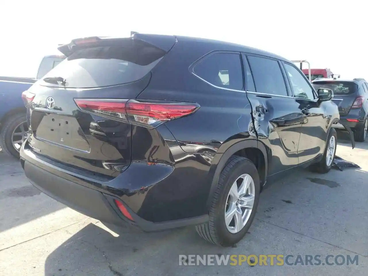 4 Photograph of a damaged car 5TDCZRAH9MS032279 TOYOTA HIGHLANDER 2021