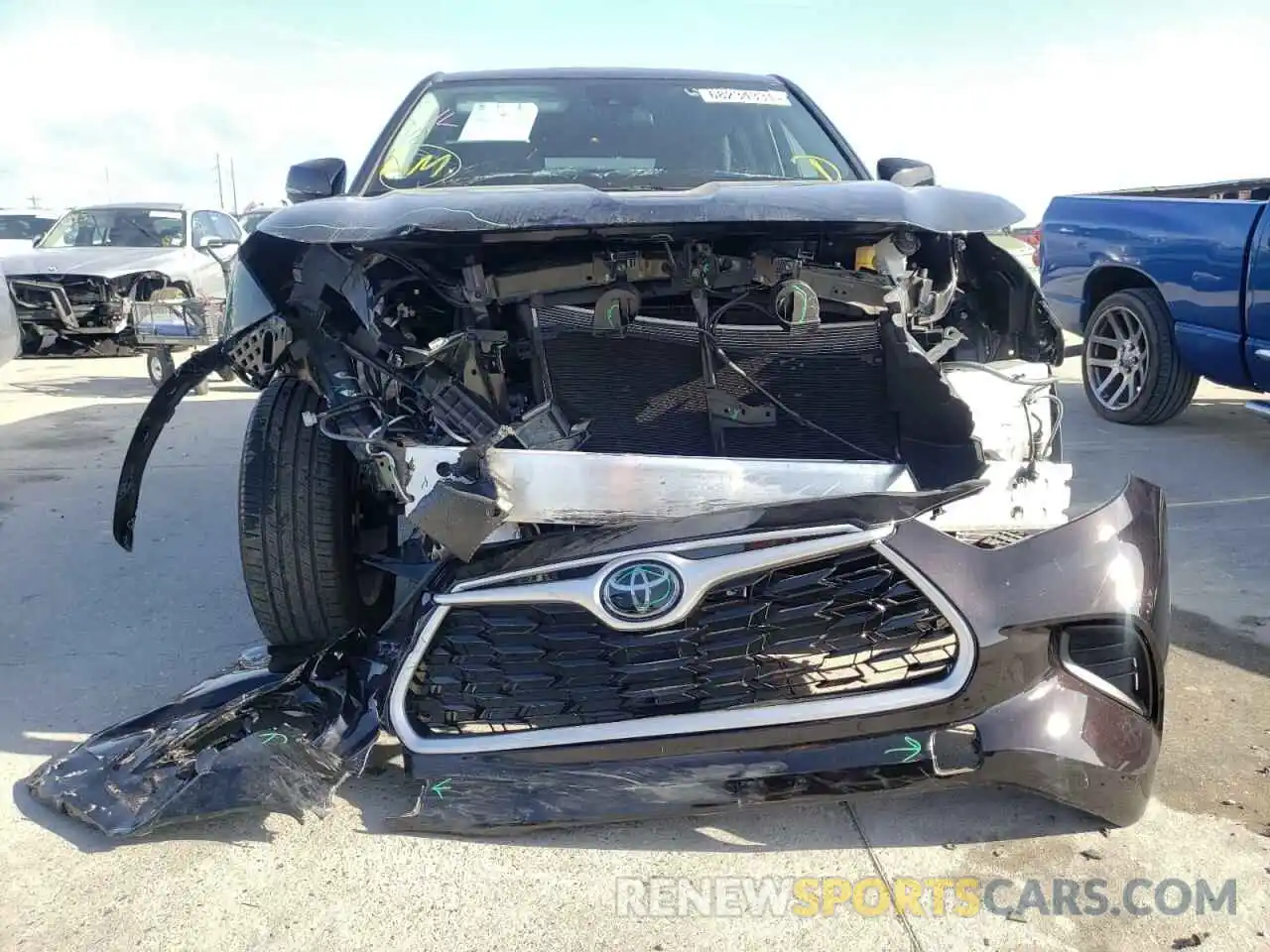 9 Photograph of a damaged car 5TDCZRAH9MS032279 TOYOTA HIGHLANDER 2021