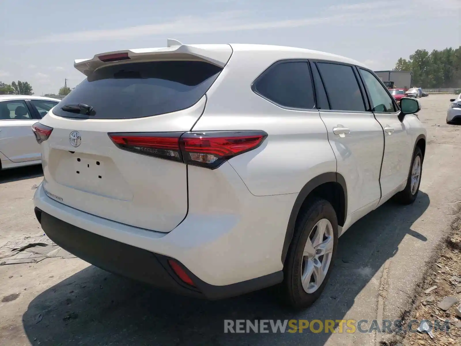 4 Photograph of a damaged car 5TDCZRAH9MS061068 TOYOTA HIGHLANDER 2021