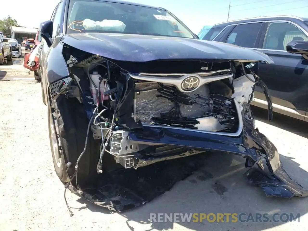 9 Photograph of a damaged car 5TDCZRAH9MS526769 TOYOTA HIGHLANDER 2021