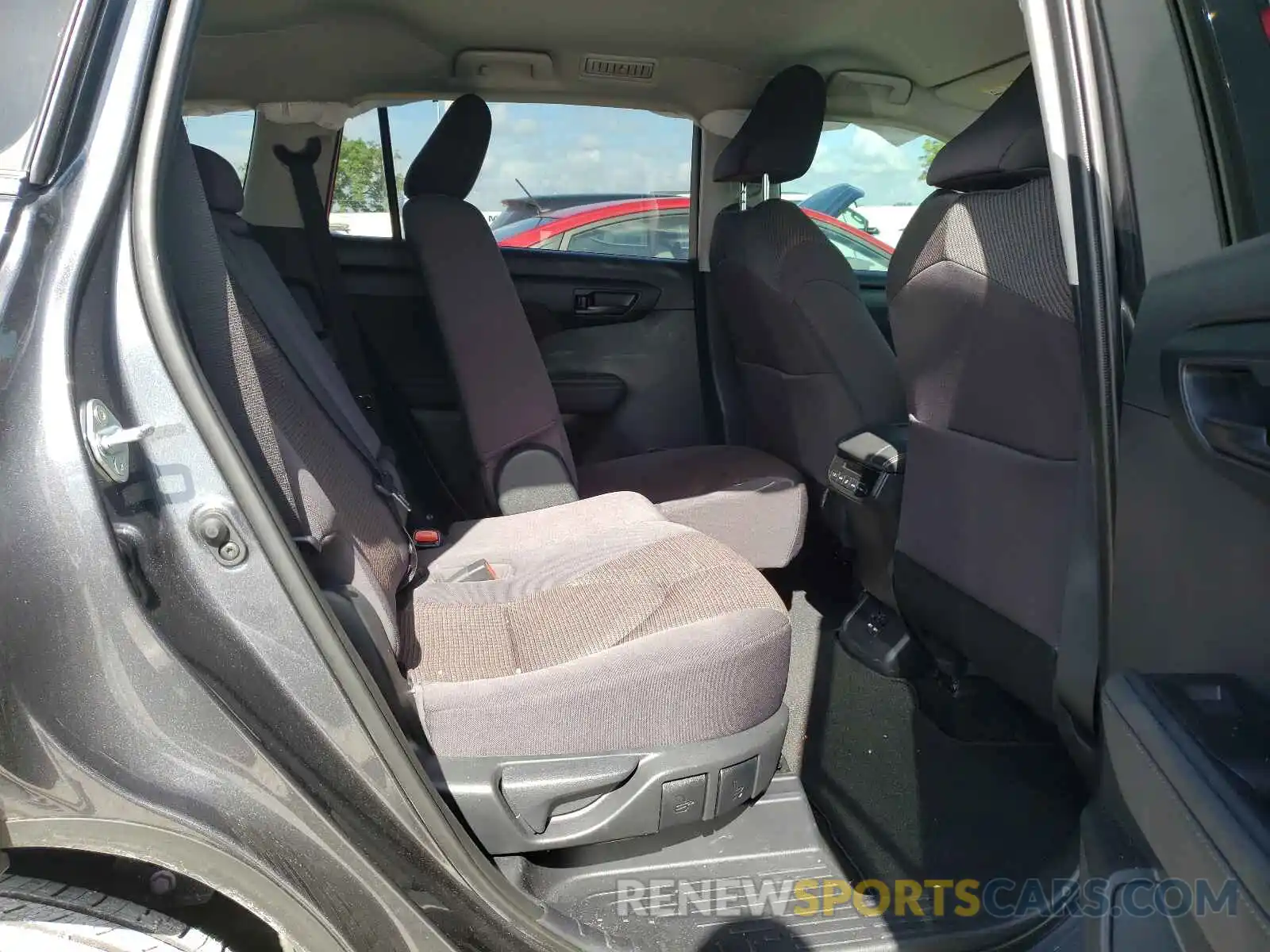 6 Photograph of a damaged car 5TDCZRAHXMS035241 TOYOTA HIGHLANDER 2021