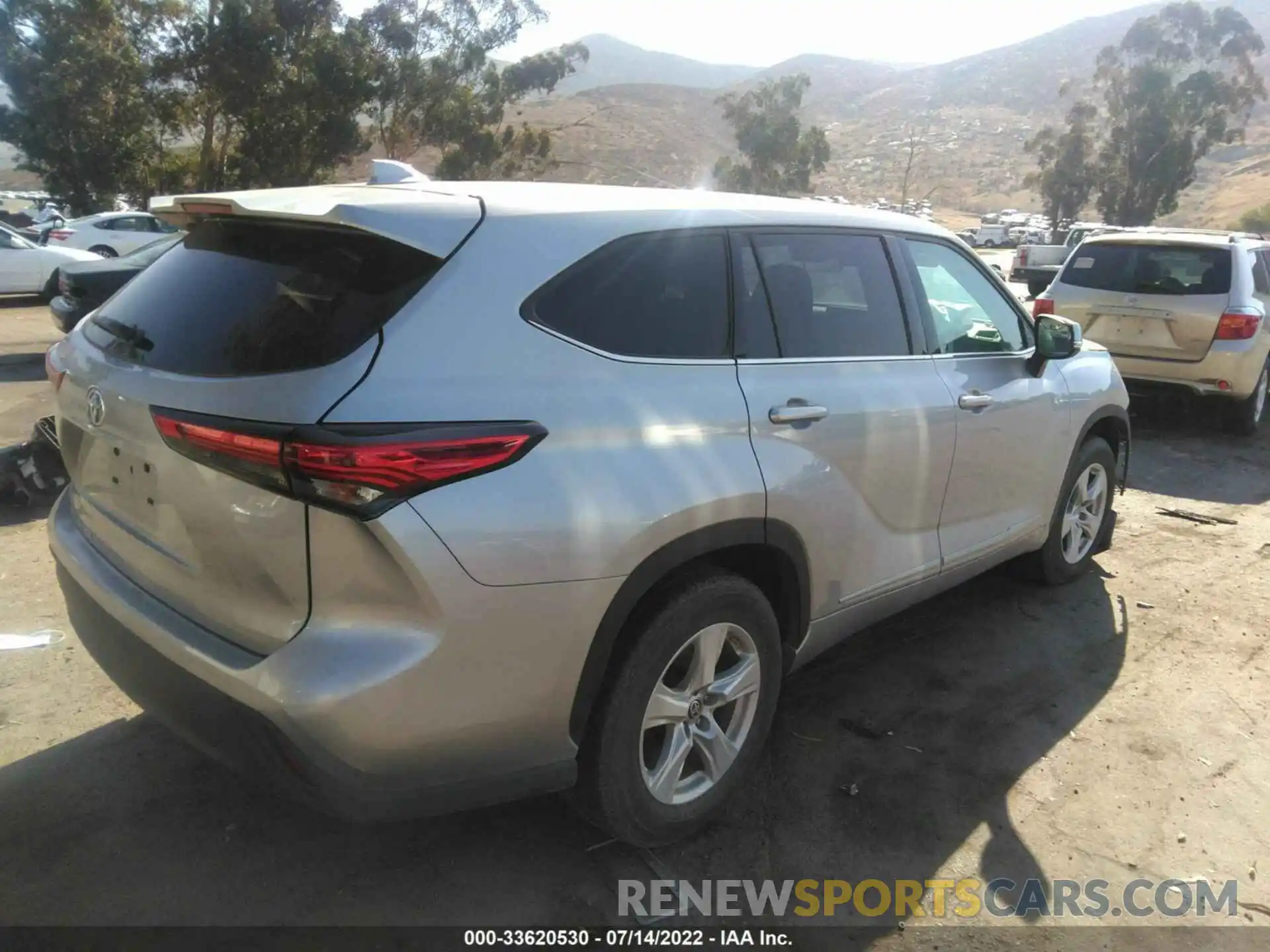 4 Photograph of a damaged car 5TDCZRAHXMS042190 TOYOTA HIGHLANDER 2021