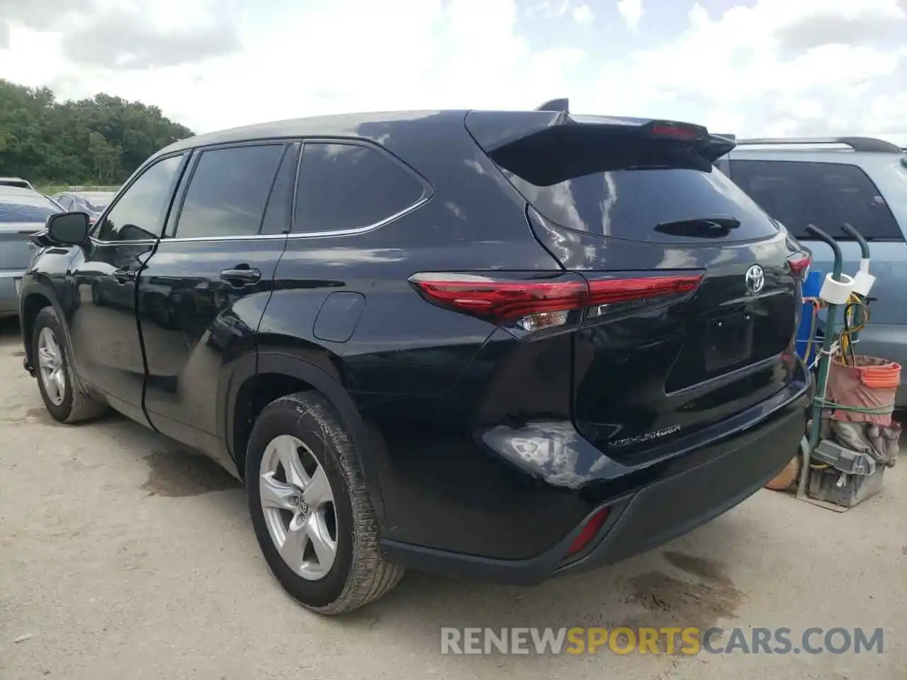 3 Photograph of a damaged car 5TDCZRAHXMS537845 TOYOTA HIGHLANDER 2021