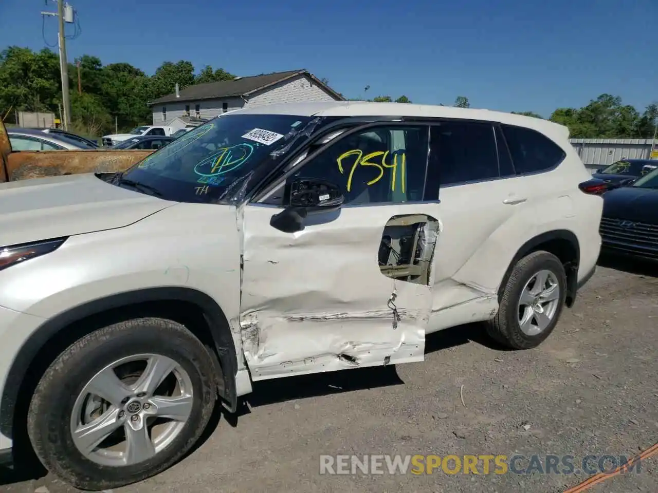 9 Photograph of a damaged car 5TDCZRBH3MS533456 TOYOTA HIGHLANDER 2021