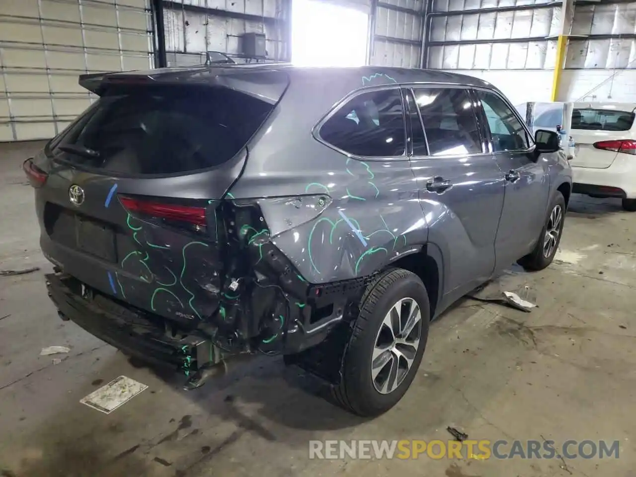 4 Photograph of a damaged car 5TDCZRBH5MS527433 TOYOTA HIGHLANDER 2021