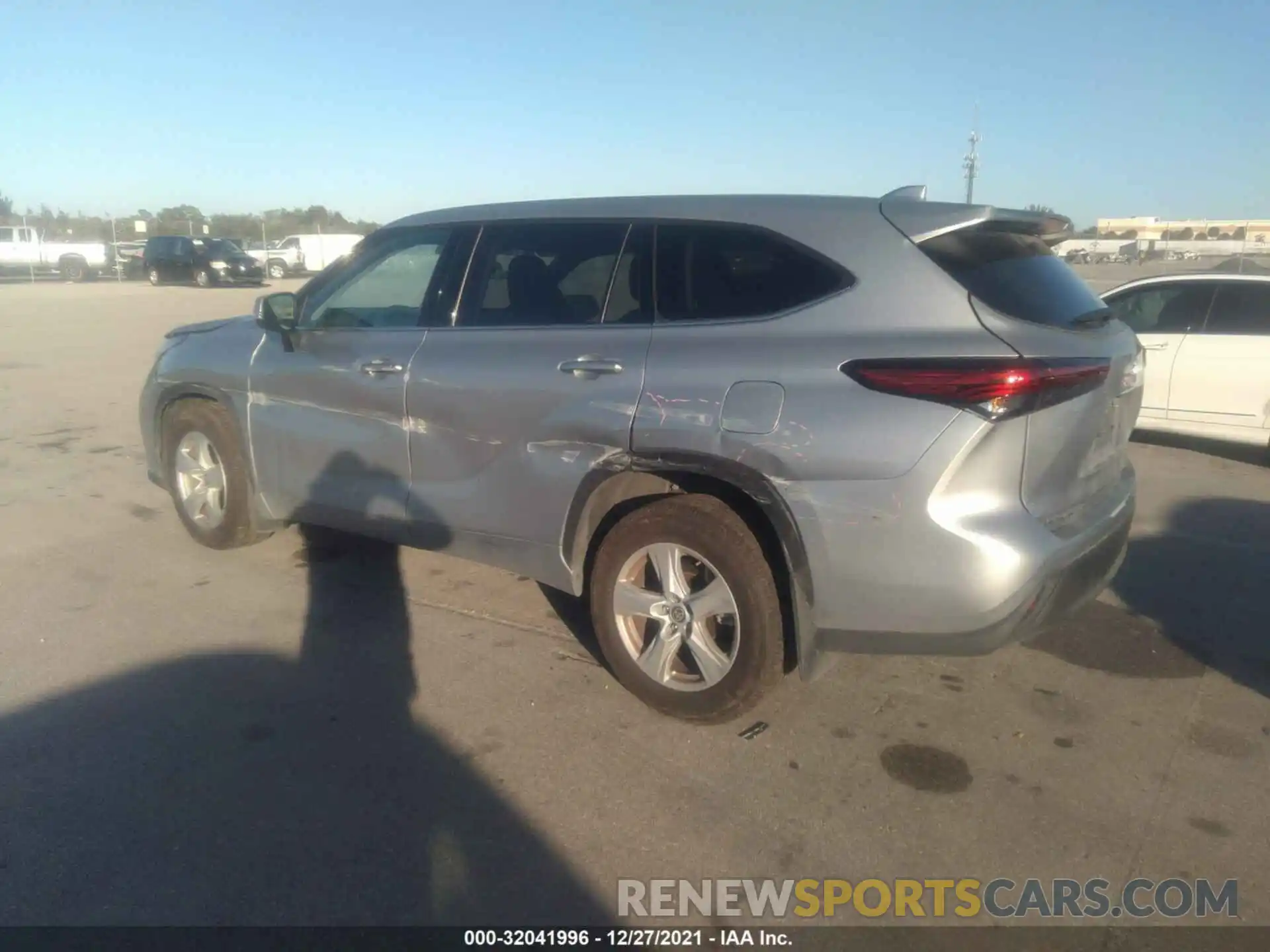 3 Photograph of a damaged car 5TDCZRBH7MS153925 TOYOTA HIGHLANDER 2021