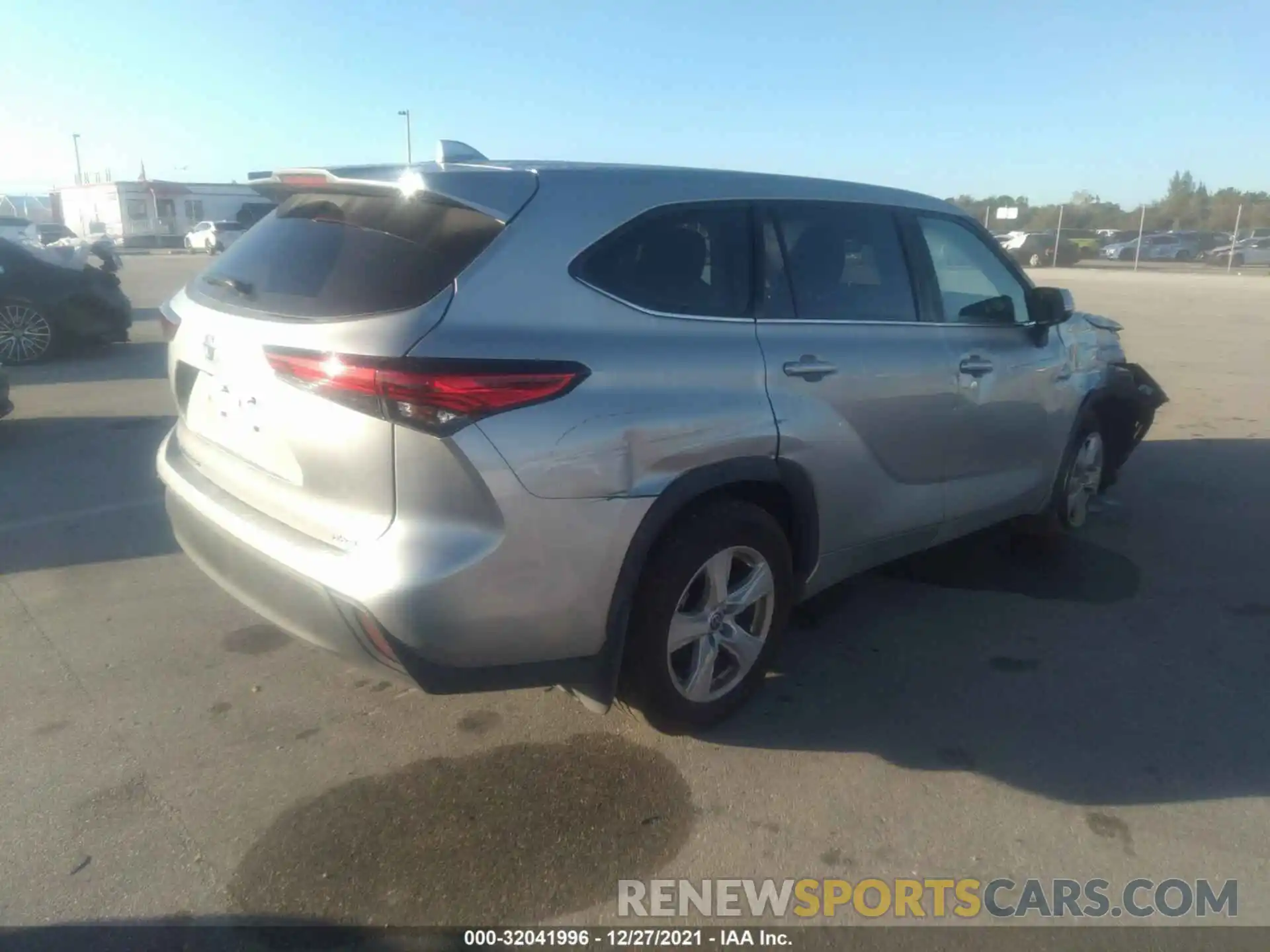 4 Photograph of a damaged car 5TDCZRBH7MS153925 TOYOTA HIGHLANDER 2021