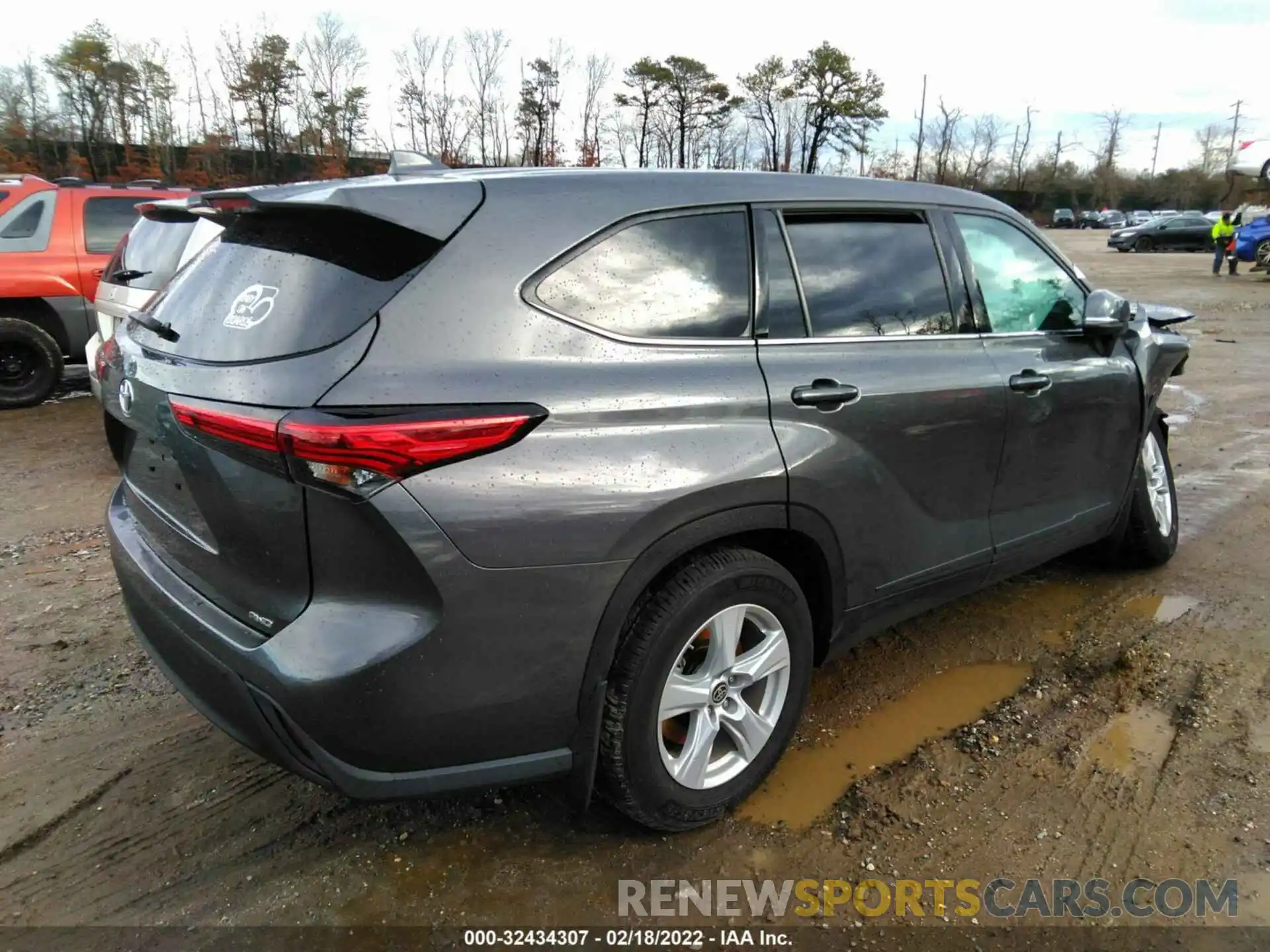 4 Photograph of a damaged car 5TDCZRBH8MS095940 TOYOTA HIGHLANDER 2021