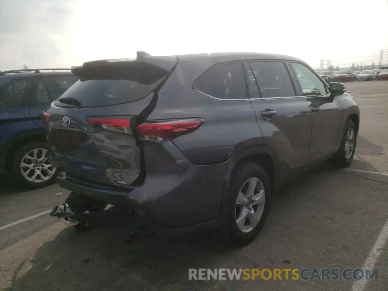 4 Photograph of a damaged car 5TDCZRBHXMS085913 TOYOTA HIGHLANDER 2021