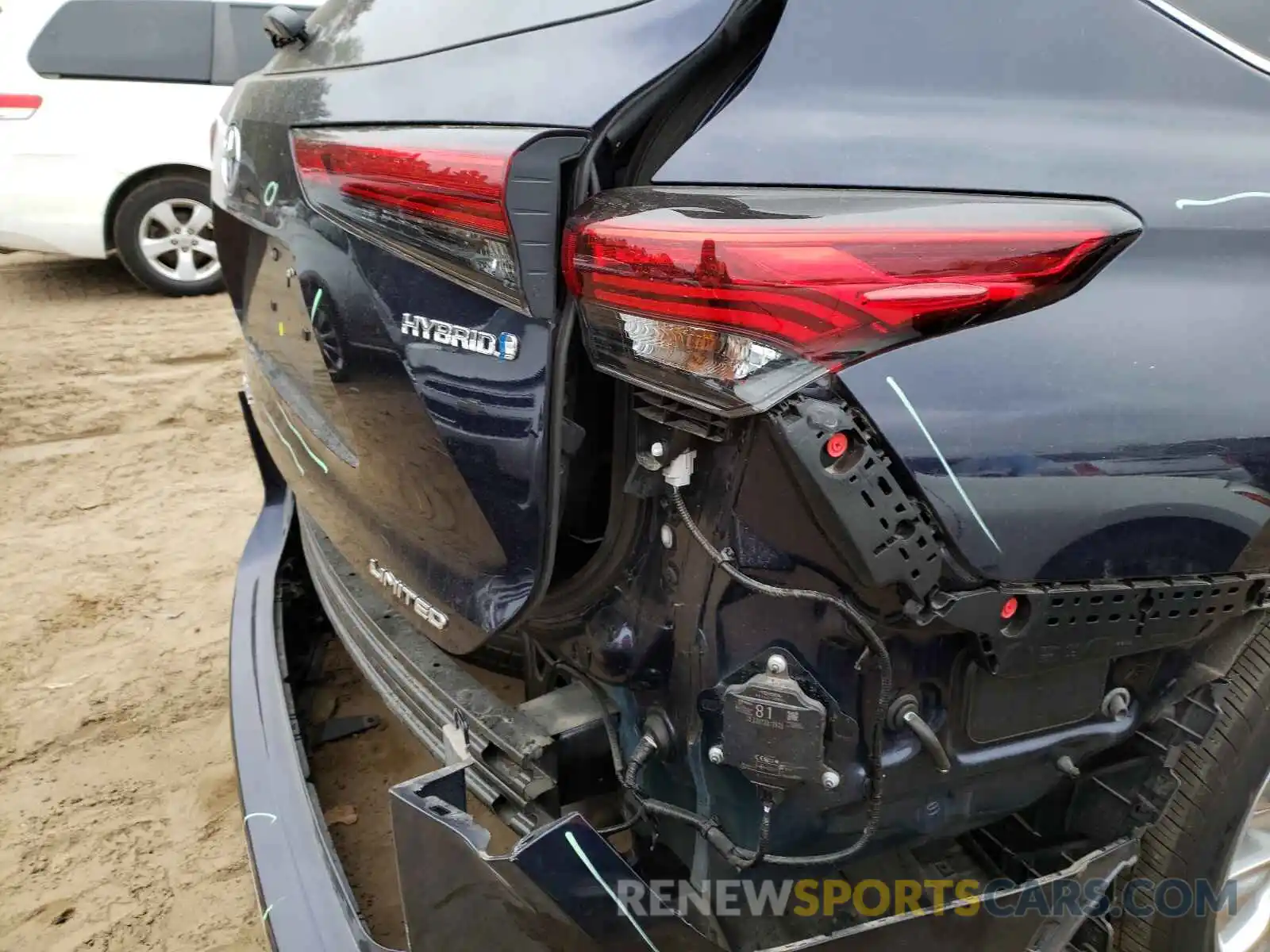 9 Photograph of a damaged car 5TDDBRCH0MS523149 TOYOTA HIGHLANDER 2021