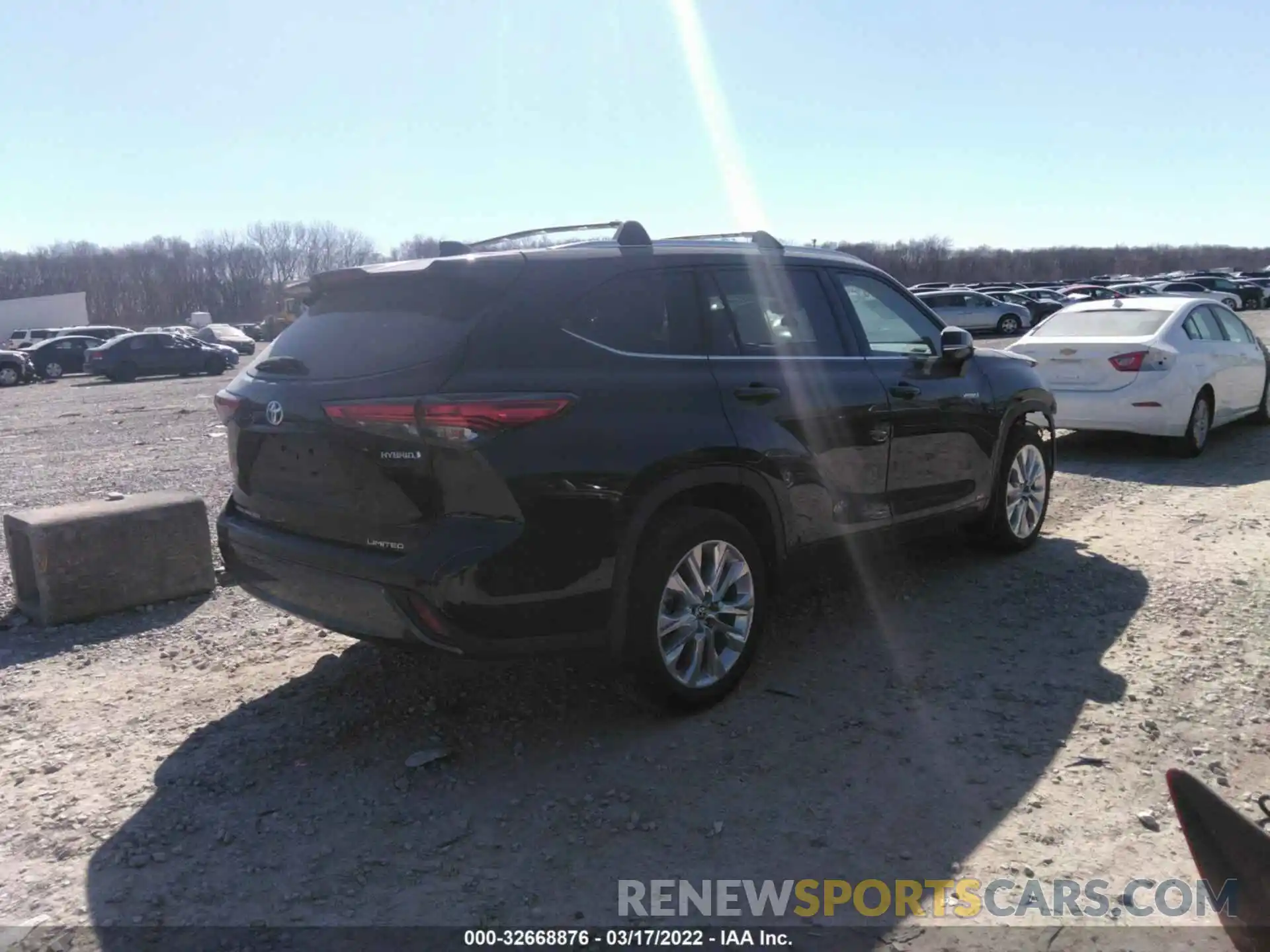 4 Photograph of a damaged car 5TDDBRCH2MS017998 TOYOTA HIGHLANDER 2021