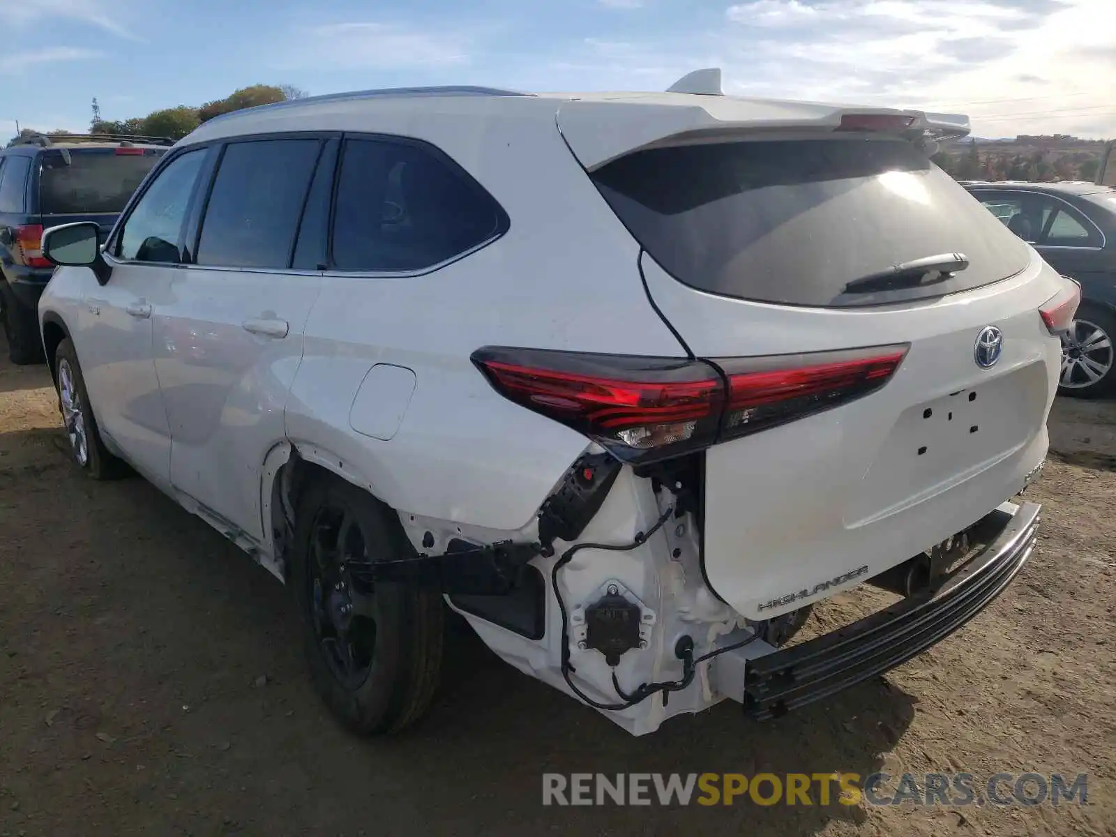 3 Photograph of a damaged car 5TDDBRCH4MS019669 TOYOTA HIGHLANDER 2021