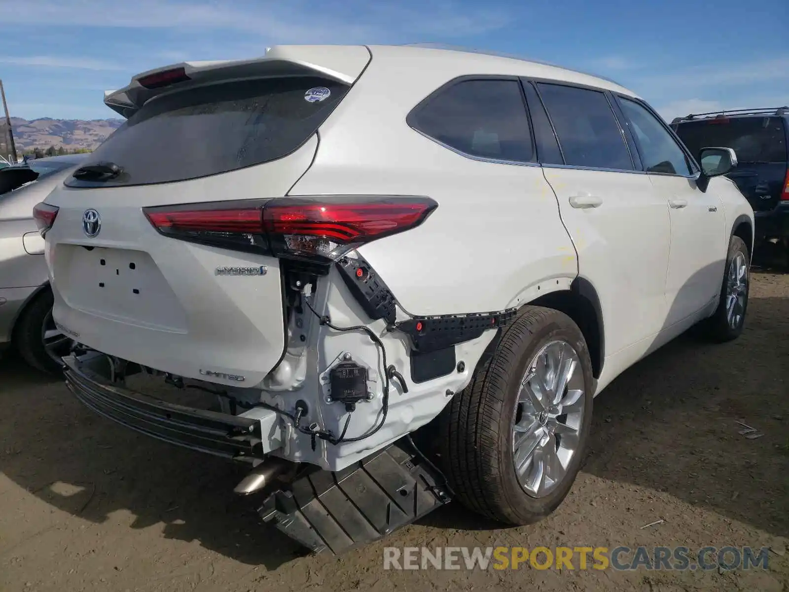 4 Photograph of a damaged car 5TDDBRCH4MS019669 TOYOTA HIGHLANDER 2021