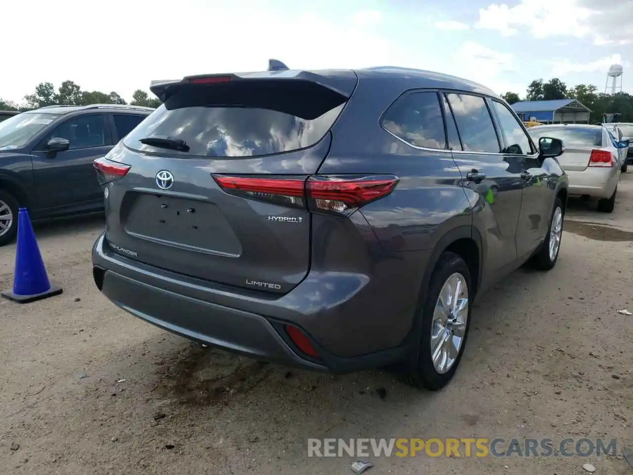 4 Photograph of a damaged car 5TDDBRCH4MS527351 TOYOTA HIGHLANDER 2021