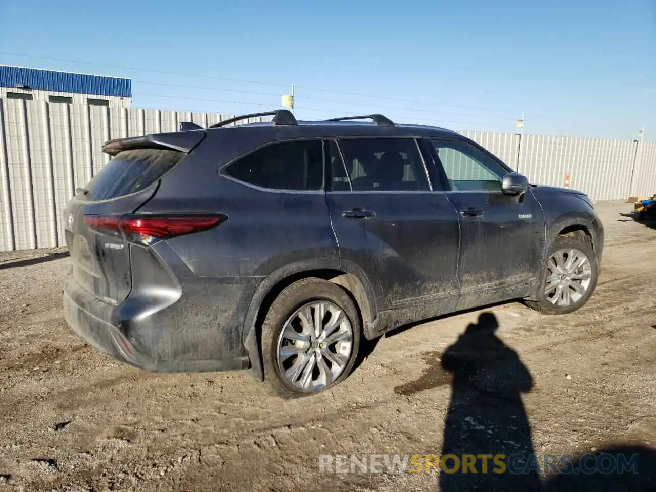 3 Photograph of a damaged car 5TDDBRCH5MS530484 TOYOTA HIGHLANDER 2021