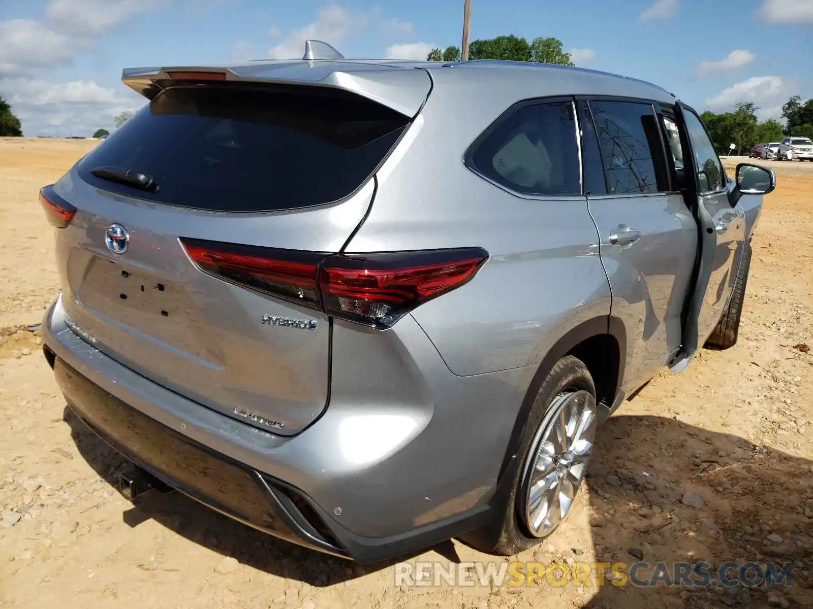 4 Photograph of a damaged car 5TDDBRCH6MS021648 TOYOTA HIGHLANDER 2021