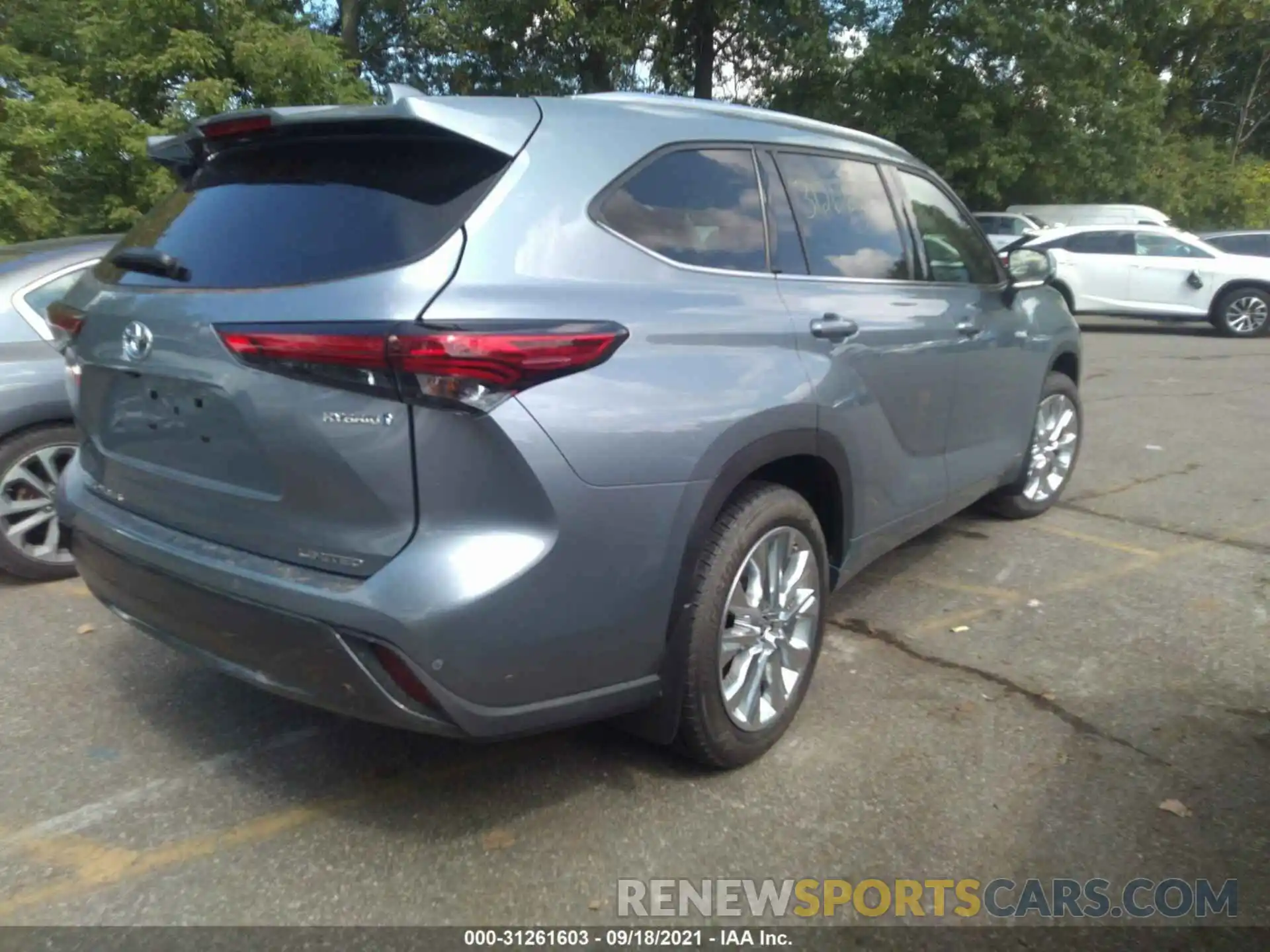 4 Photograph of a damaged car 5TDDBRCH6MS028213 TOYOTA HIGHLANDER 2021