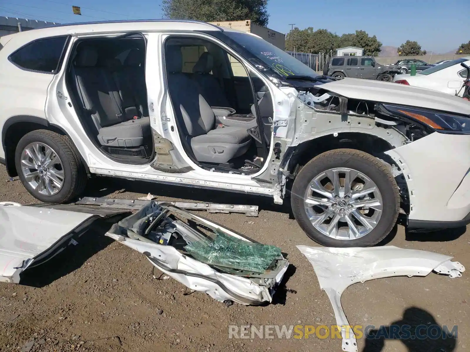 9 Photograph of a damaged car 5TDDBRCH7MS022422 TOYOTA HIGHLANDER 2021