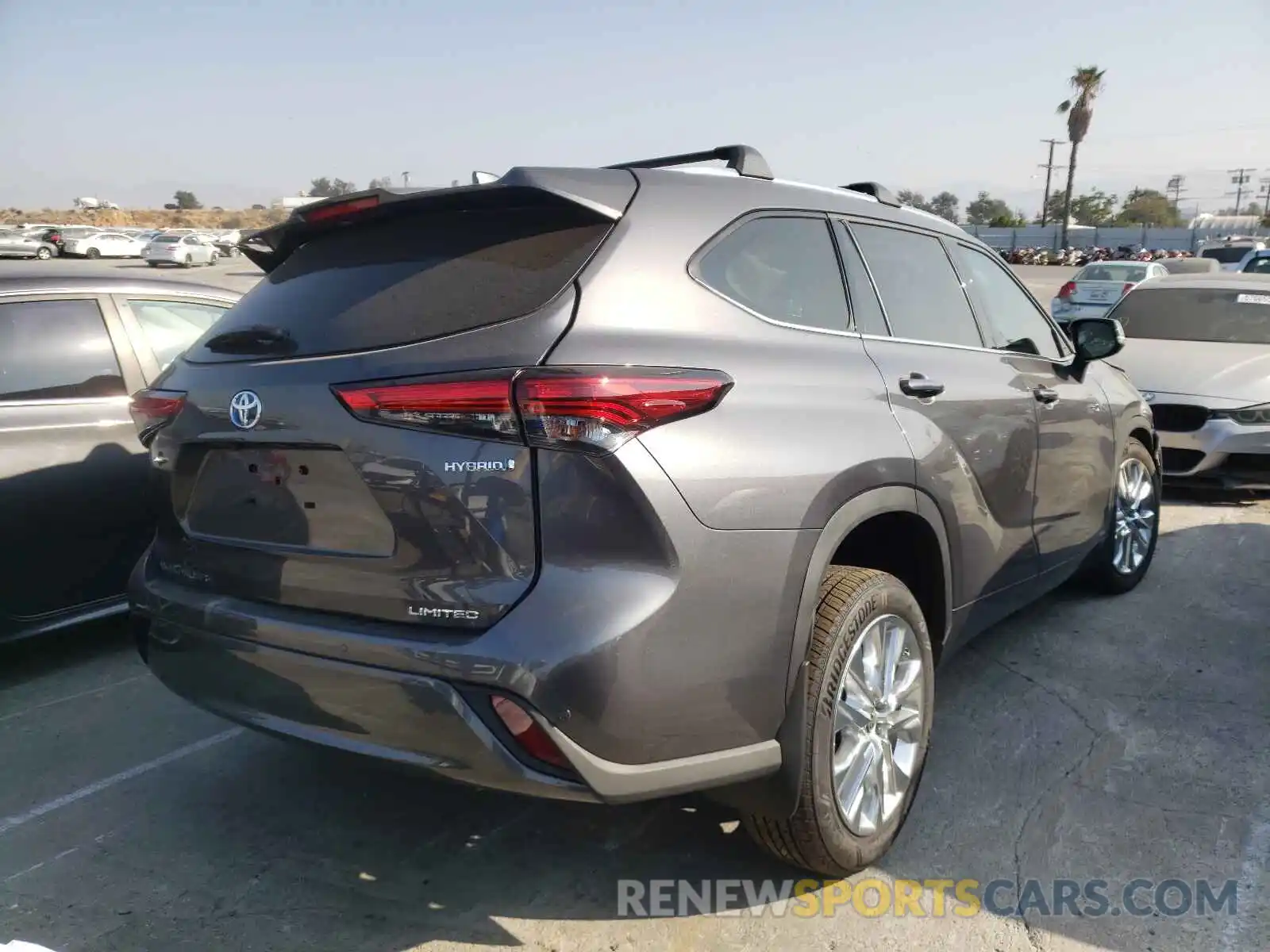 4 Photograph of a damaged car 5TDDBRCH8MS052092 TOYOTA HIGHLANDER 2021