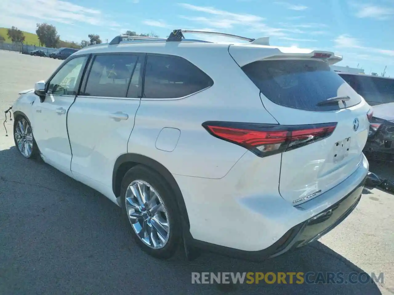 3 Photograph of a damaged car 5TDDBRCH8MS523190 TOYOTA HIGHLANDER 2021