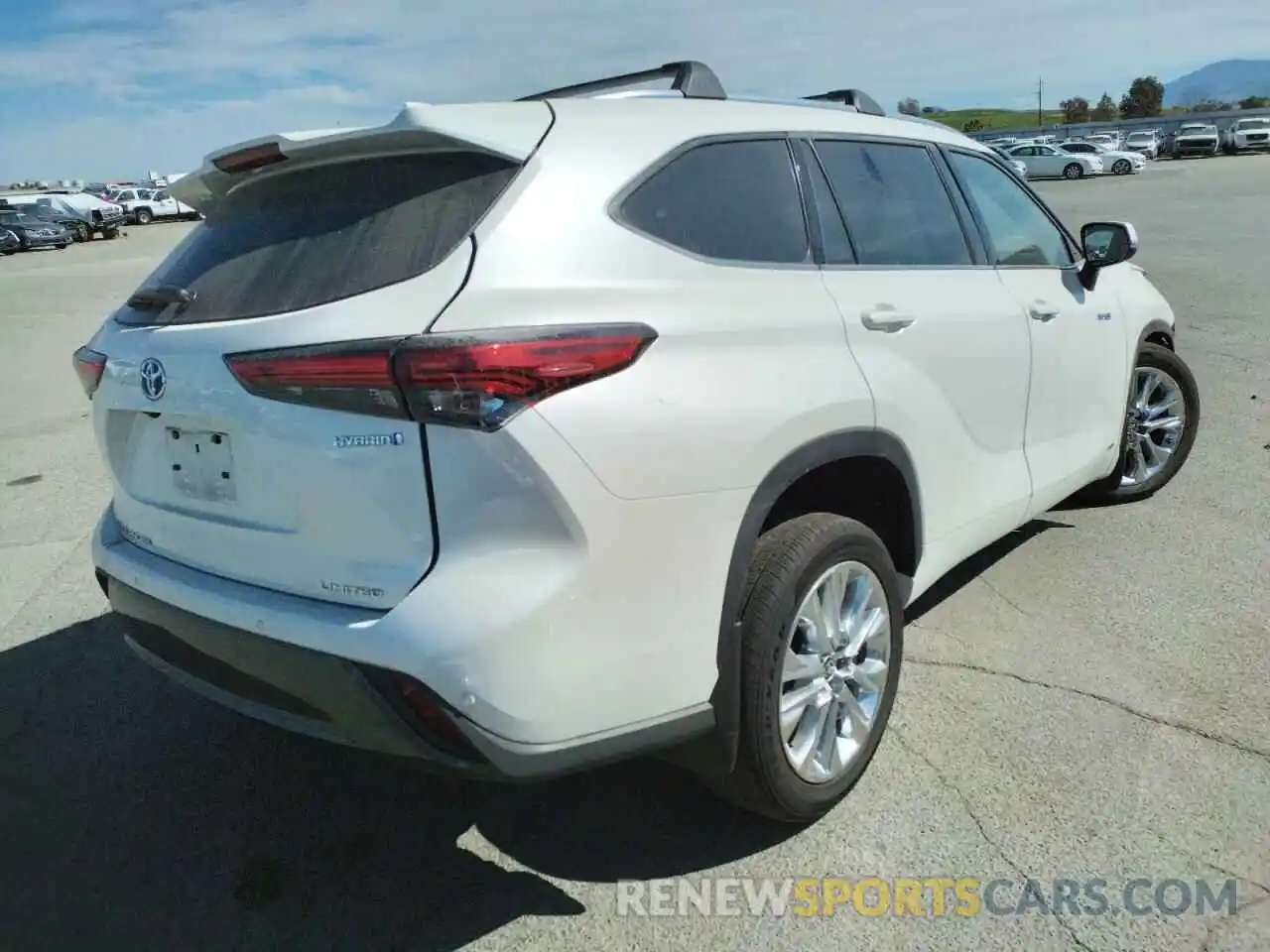 4 Photograph of a damaged car 5TDDBRCH8MS523190 TOYOTA HIGHLANDER 2021