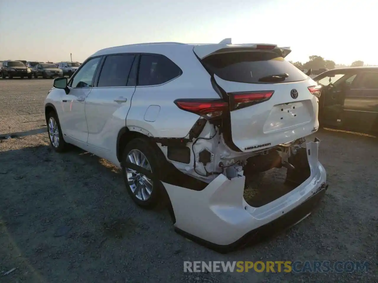 3 Photograph of a damaged car 5TDDBRCH9MS016301 TOYOTA HIGHLANDER 2021