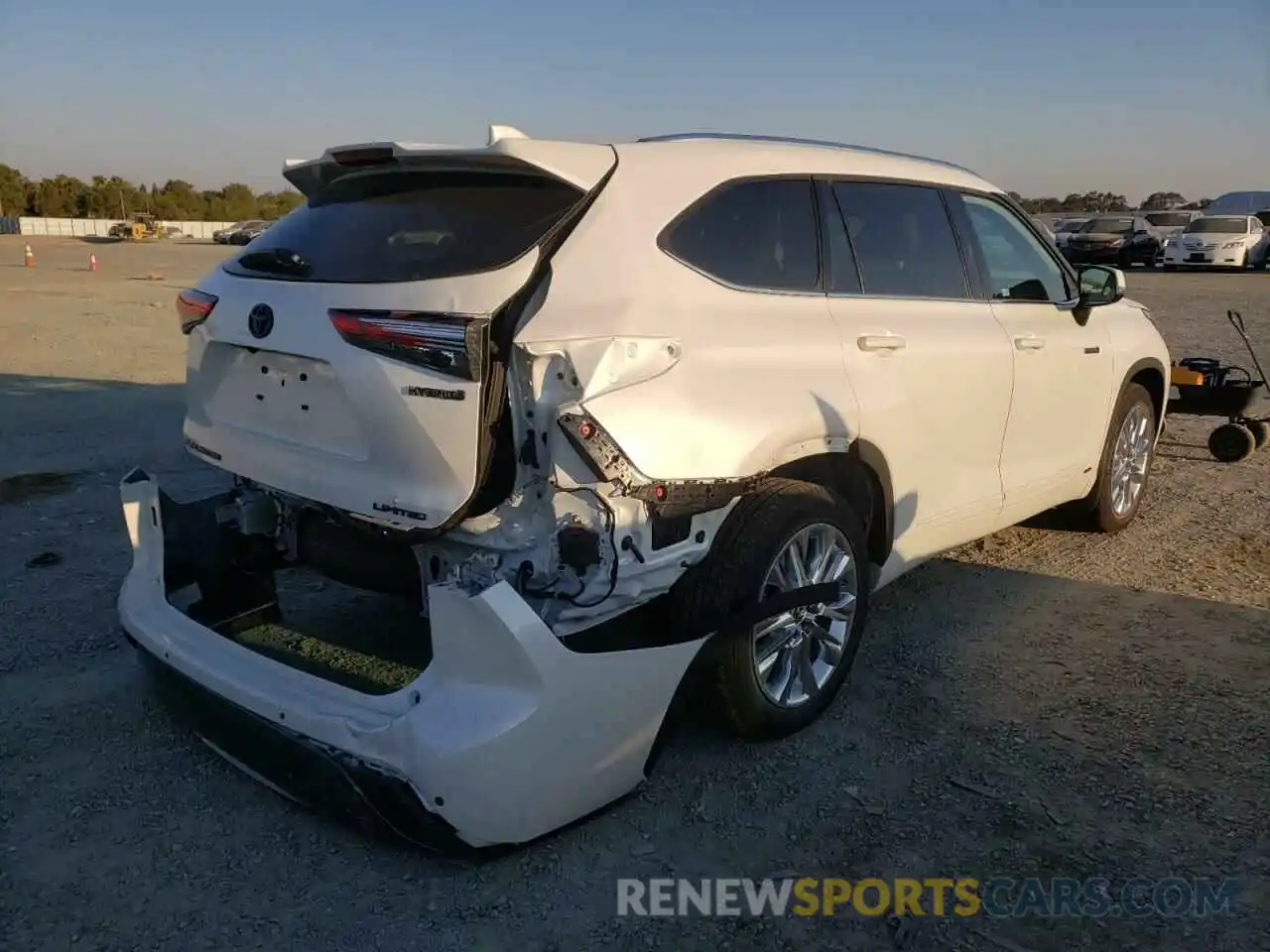 4 Photograph of a damaged car 5TDDBRCH9MS016301 TOYOTA HIGHLANDER 2021