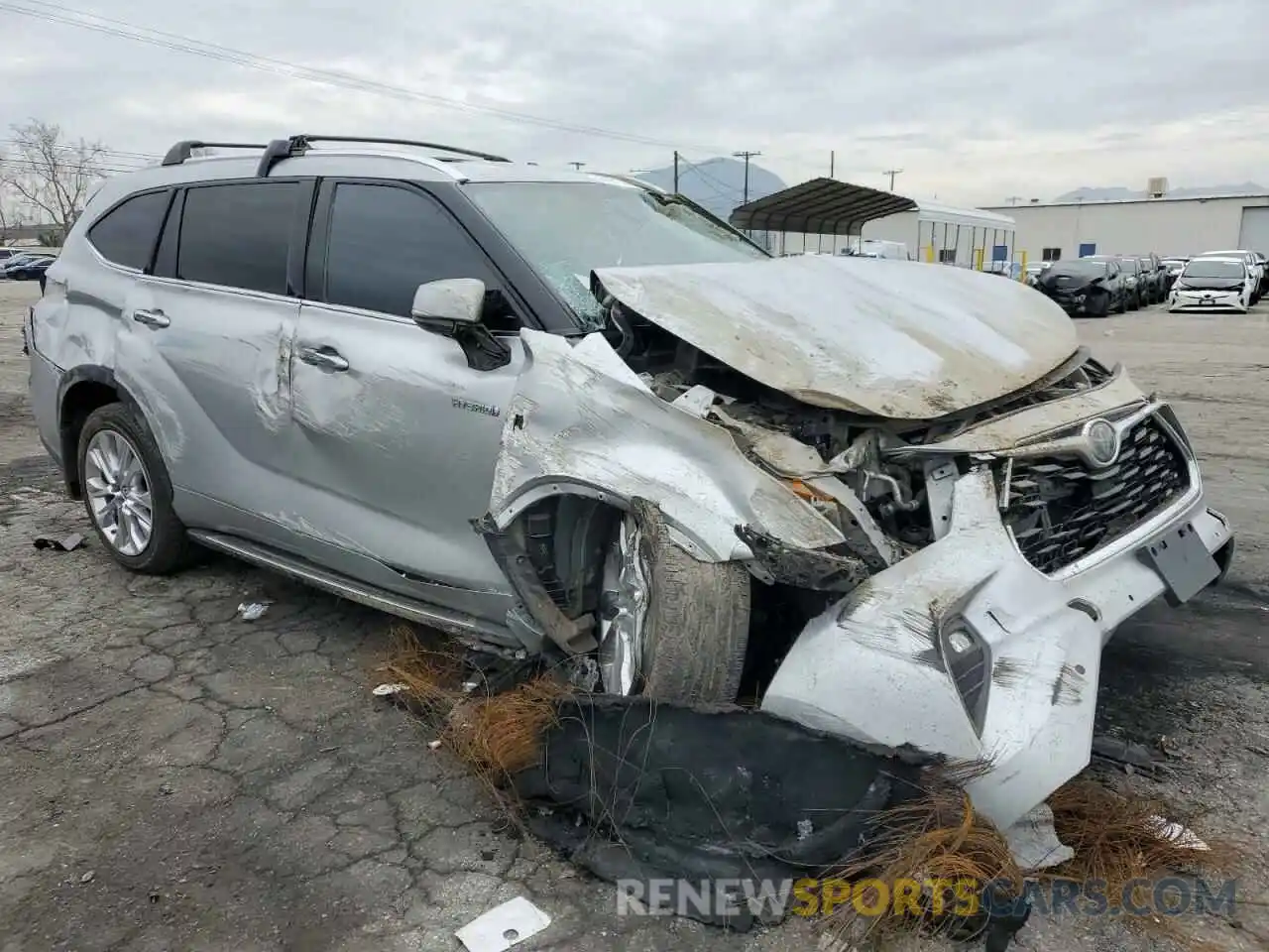 4 Photograph of a damaged car 5TDDBRCH9MS022762 TOYOTA HIGHLANDER 2021