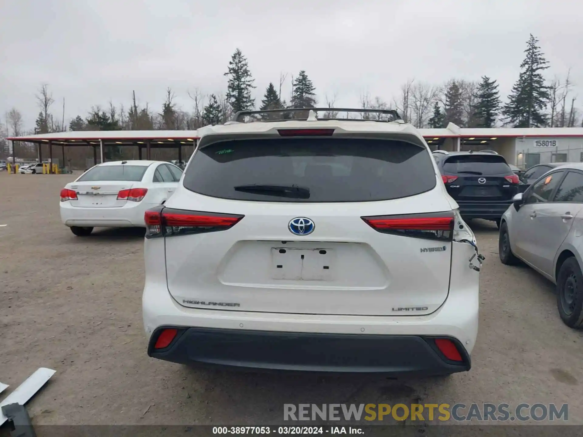 17 Photograph of a damaged car 5TDDBRCH9MS520413 TOYOTA HIGHLANDER 2021