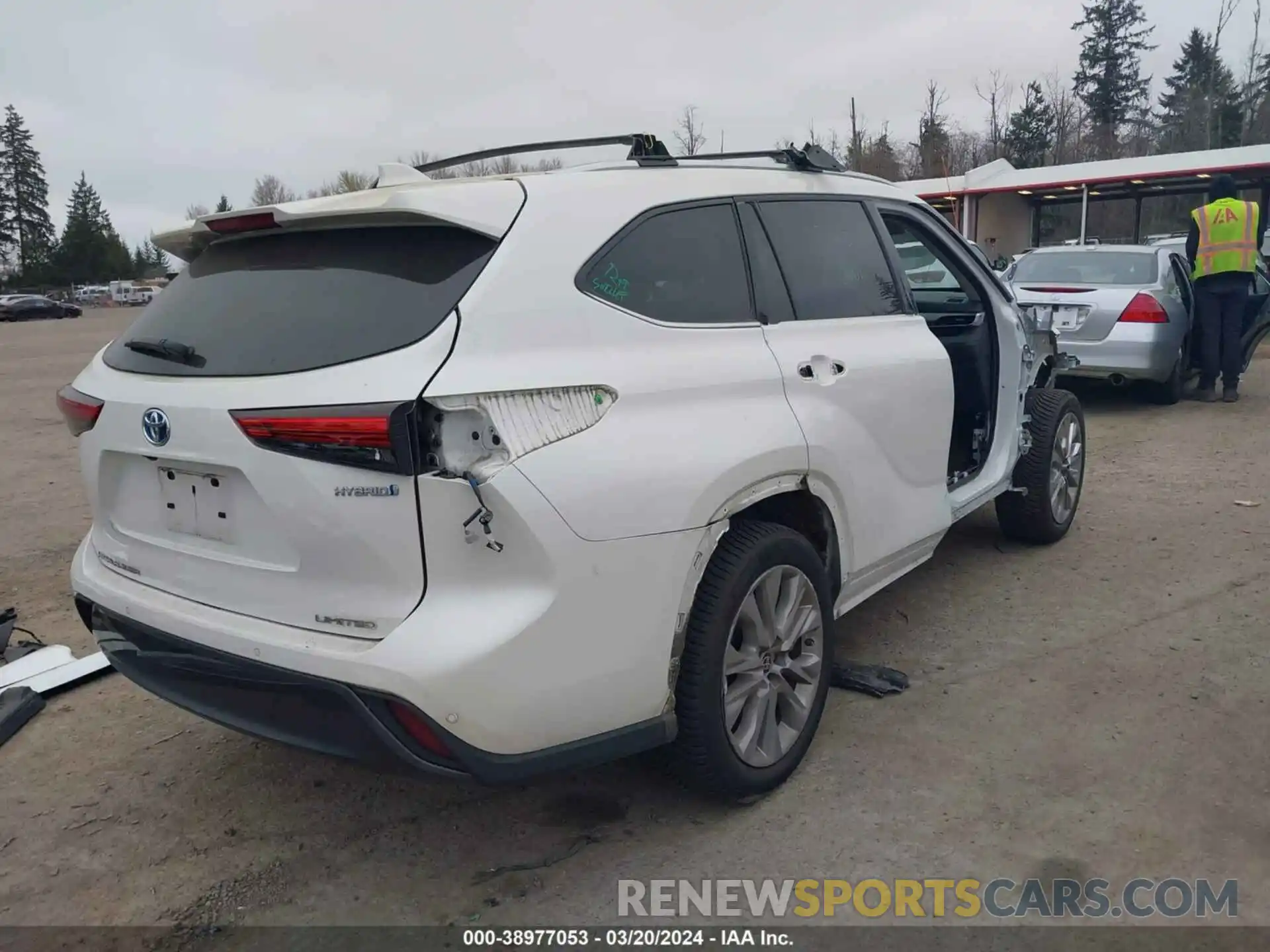 4 Photograph of a damaged car 5TDDBRCH9MS520413 TOYOTA HIGHLANDER 2021