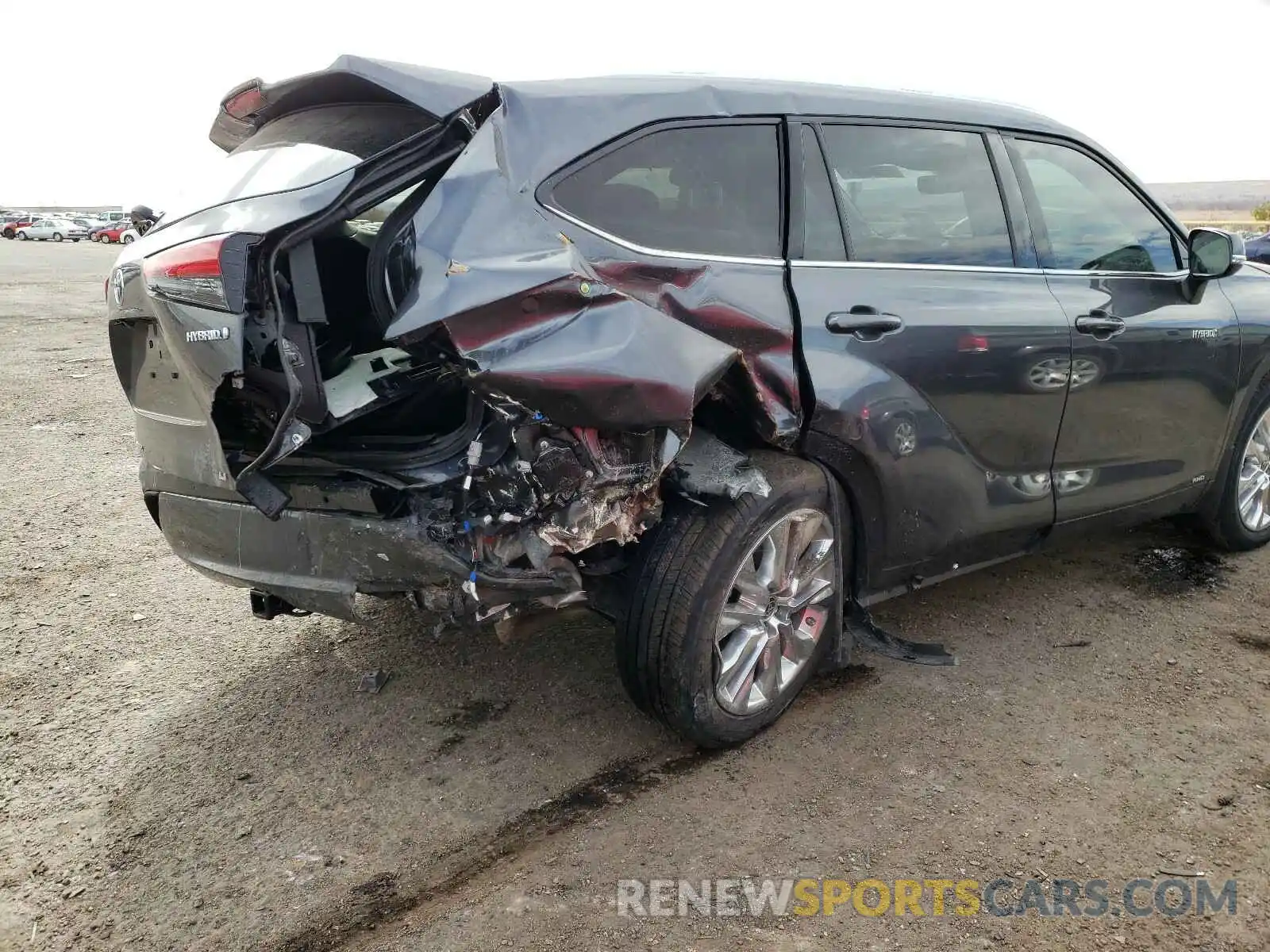 9 Photograph of a damaged car 5TDDBRCHXMS015609 TOYOTA HIGHLANDER 2021